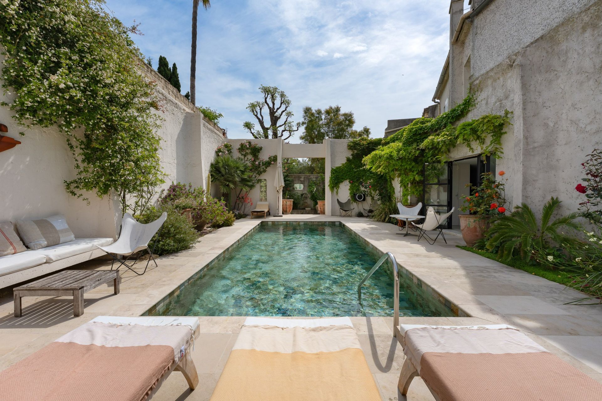 luxury house 9 Rooms for sale on AIGUES MORTES (30220)