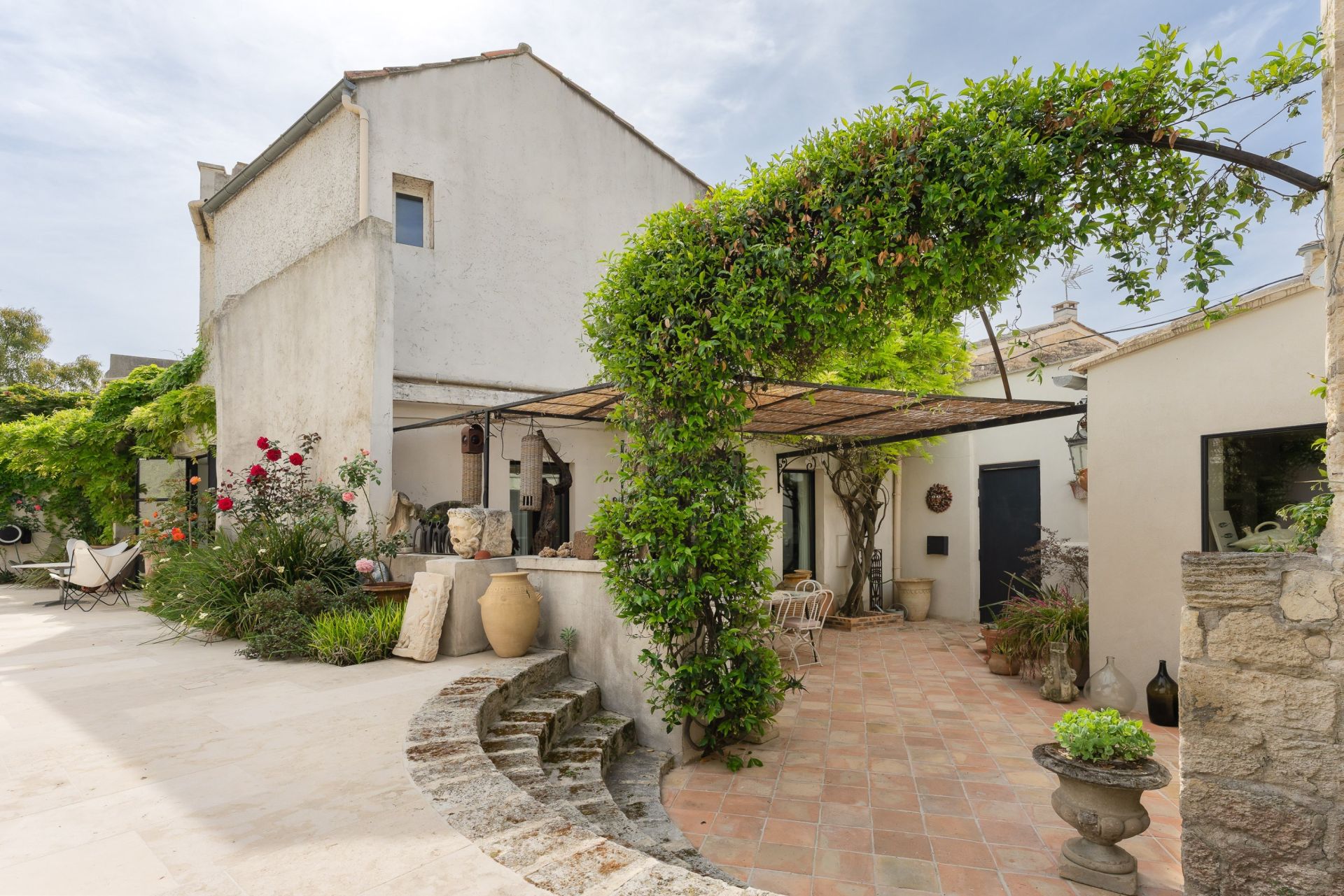 luxury house 9 Rooms for sale on AIGUES MORTES (30220)