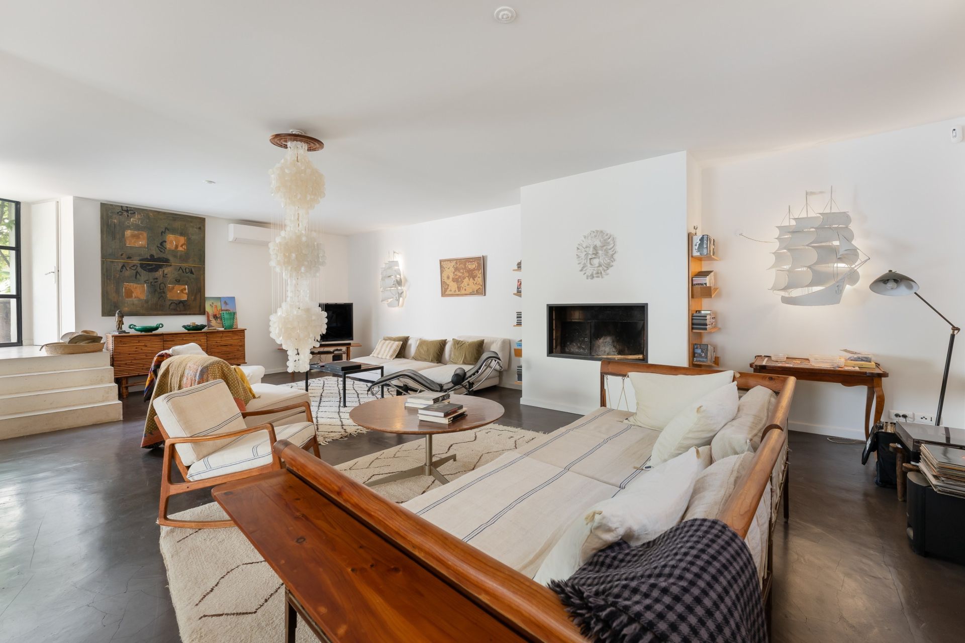 luxury house 9 Rooms for sale on AIGUES MORTES (30220)