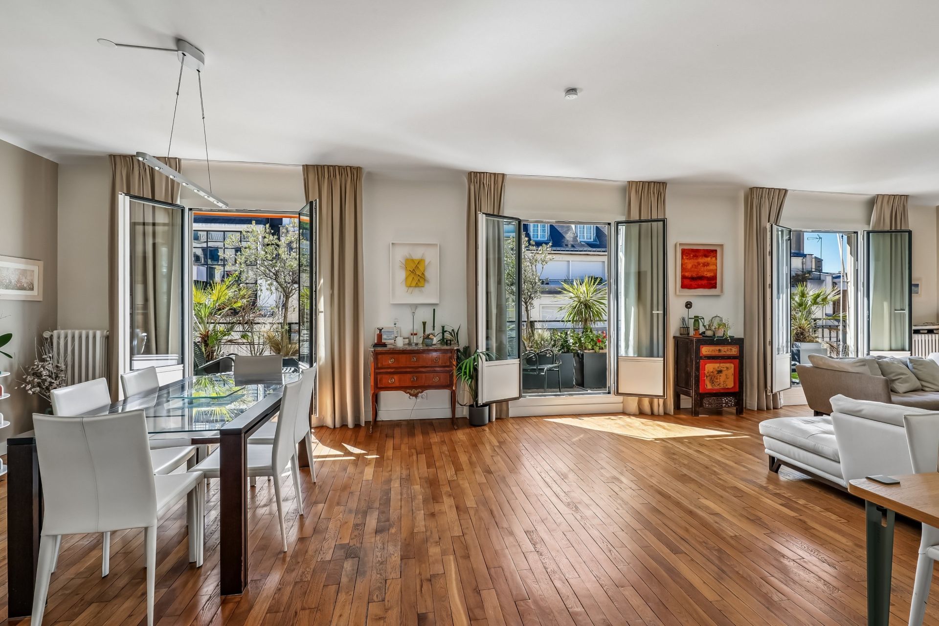 luxury apartment 5 Rooms for sale on PARIS (75016)