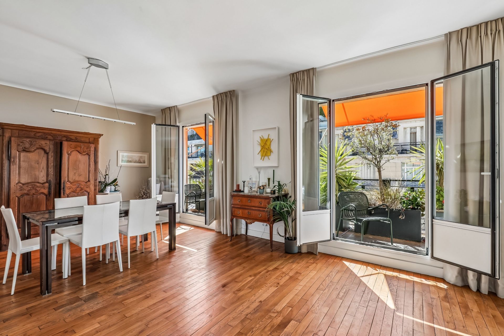 luxury apartment 5 Rooms for sale on PARIS (75016)