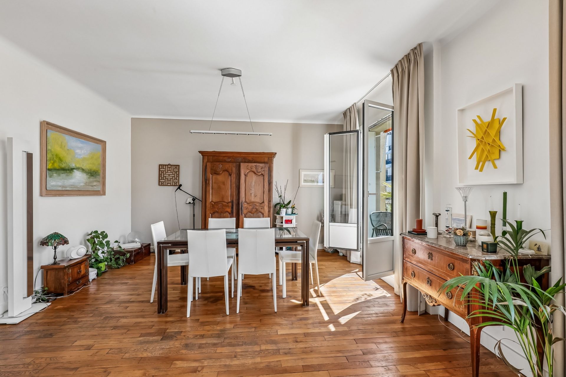 luxury apartment 5 Rooms for sale on PARIS (75016)