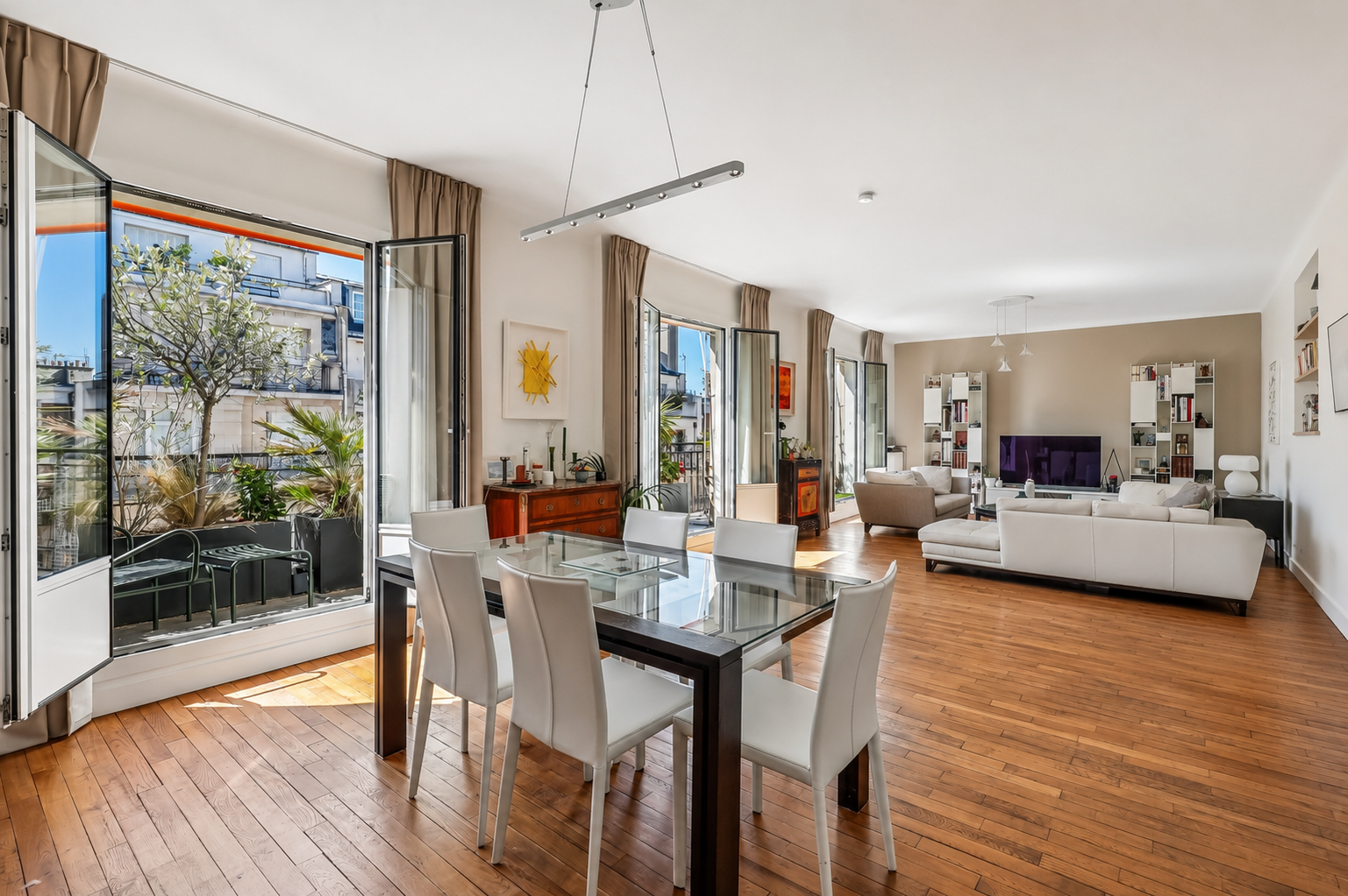 luxury apartment 5 Rooms for sale on PARIS (75016)