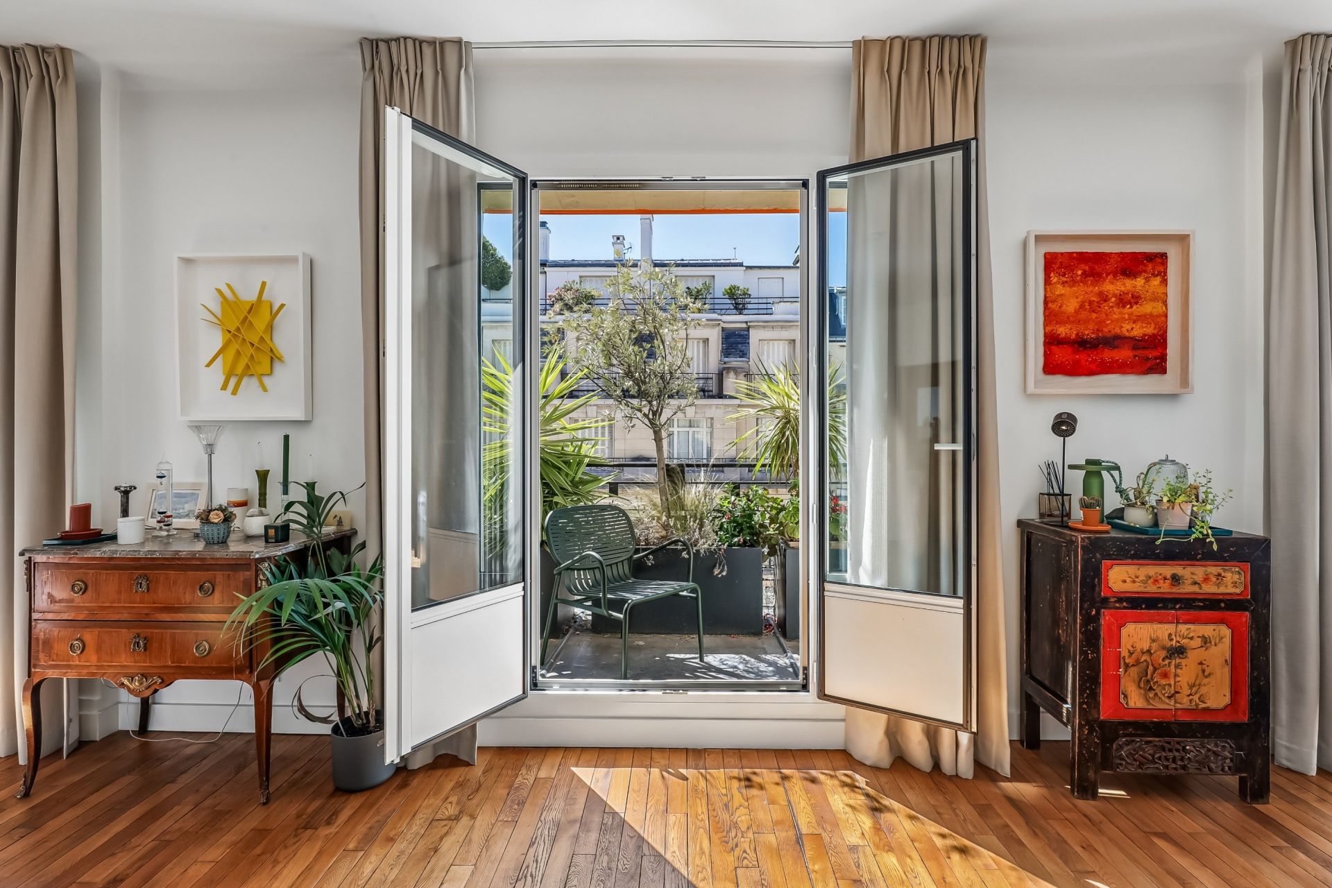 luxury apartment 5 Rooms for sale on PARIS (75016)