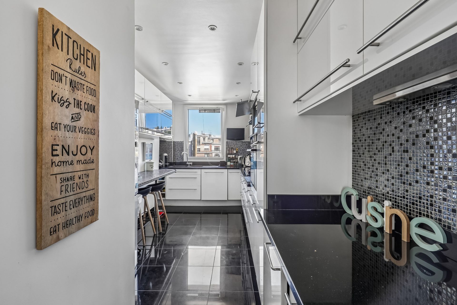 luxury apartment 5 Rooms for sale on PARIS (75016)