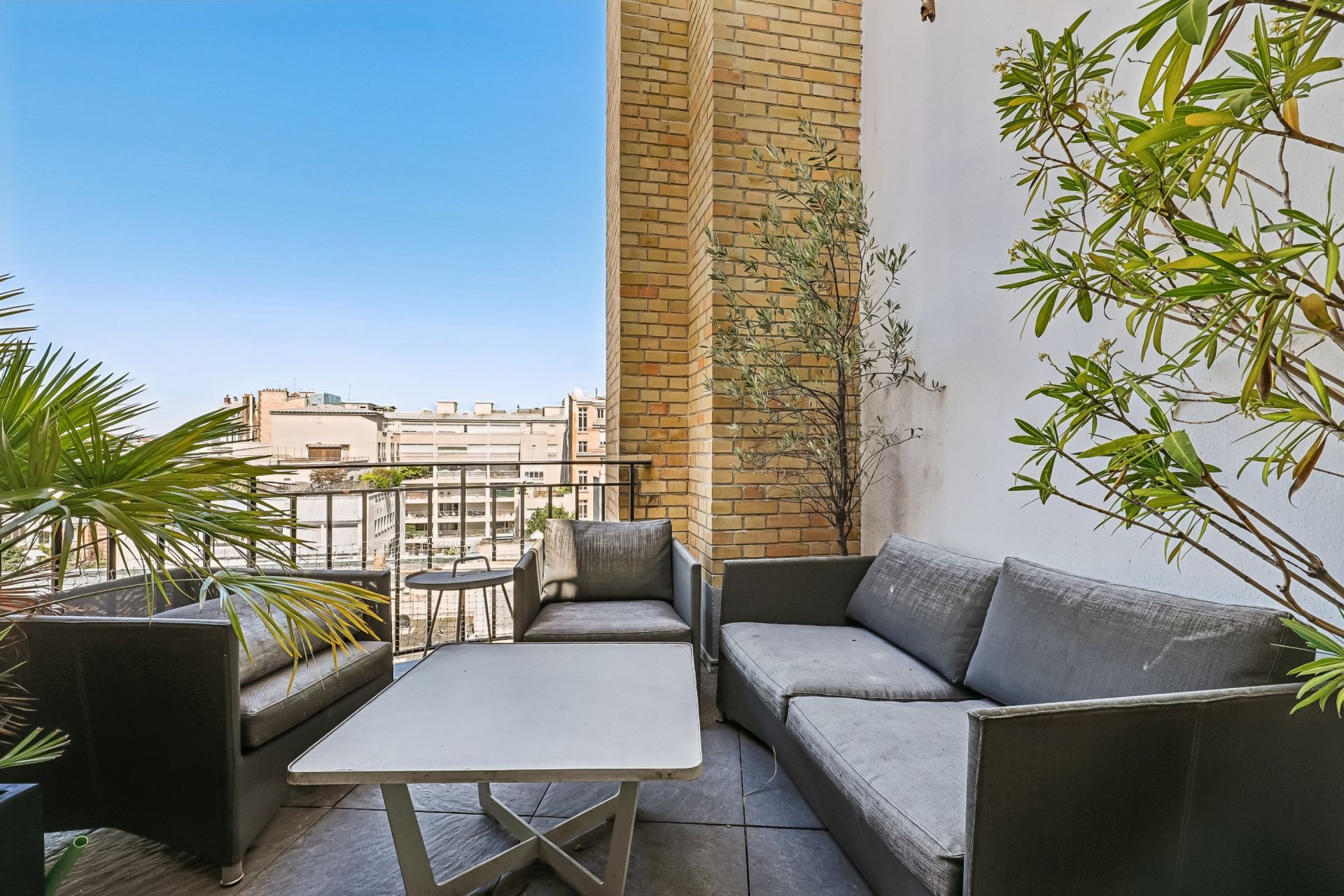 luxury apartment 5 Rooms for sale on PARIS (75016)