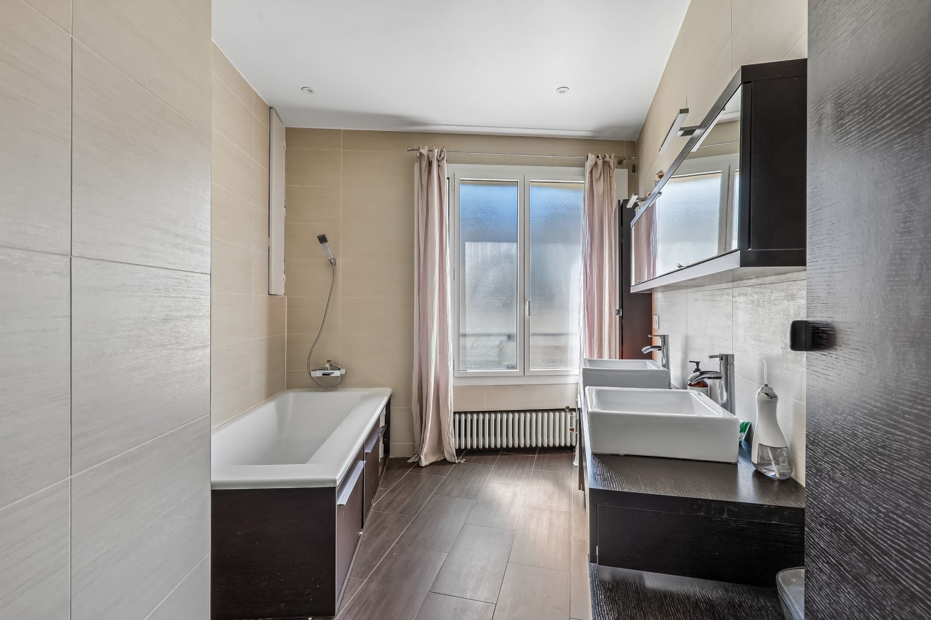 luxury apartment 5 Rooms for sale on PARIS (75016)
