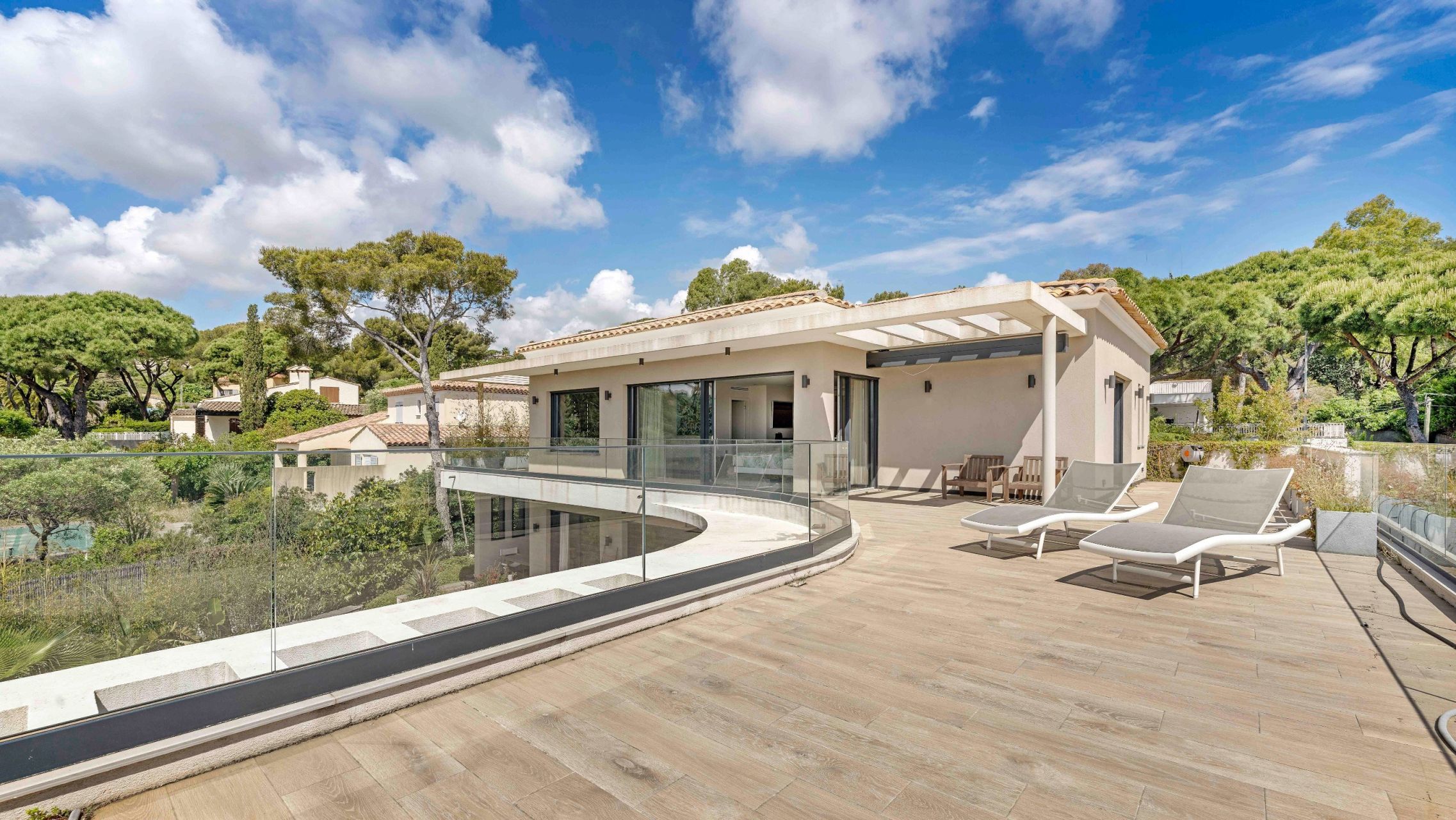 maison contemporaine 9 Pièces en vente sur STE MAXIME (83120)