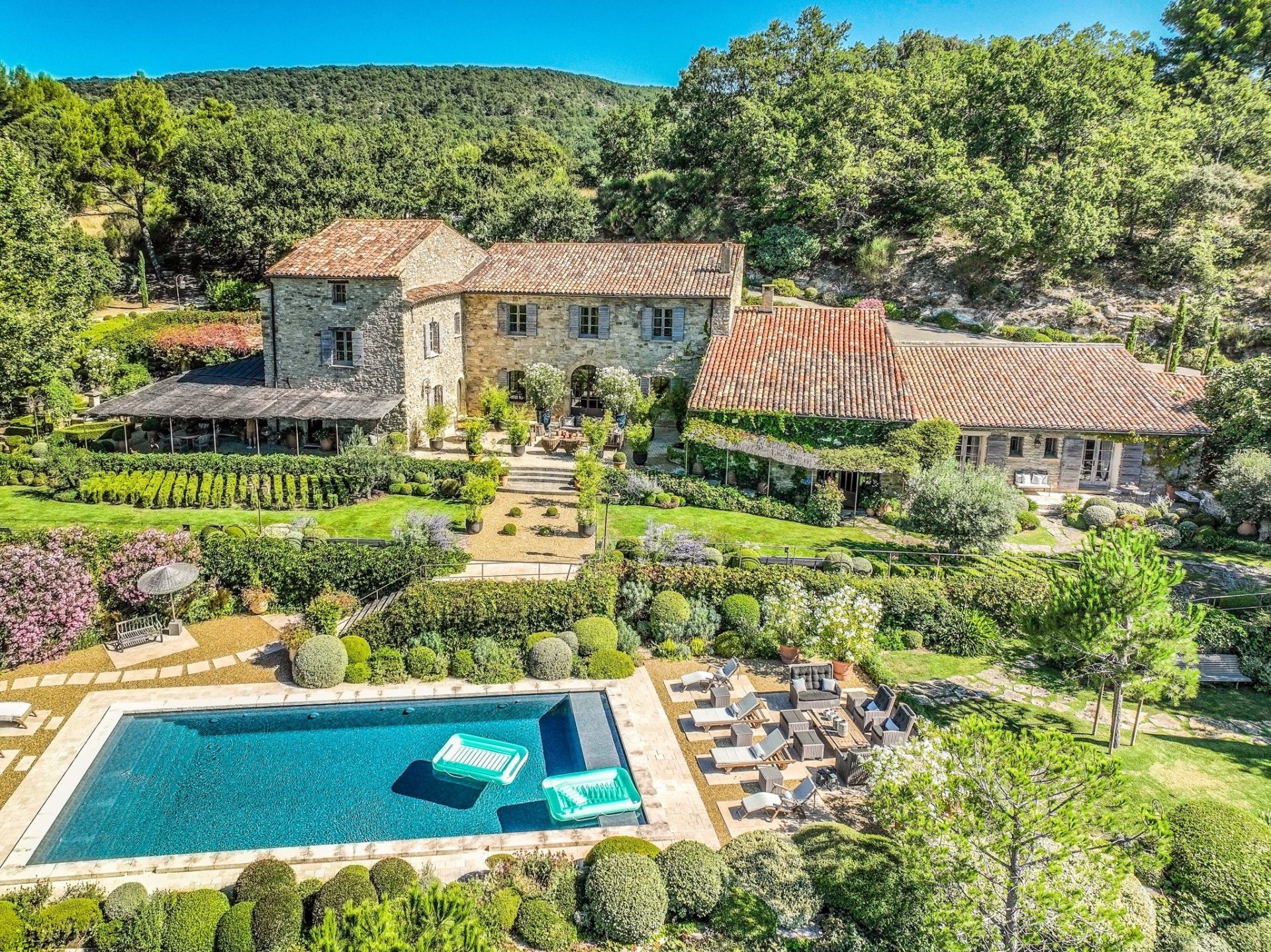 luxury house 13 Rooms for sale on LA BASTIDE DES JOURDANS (84240)