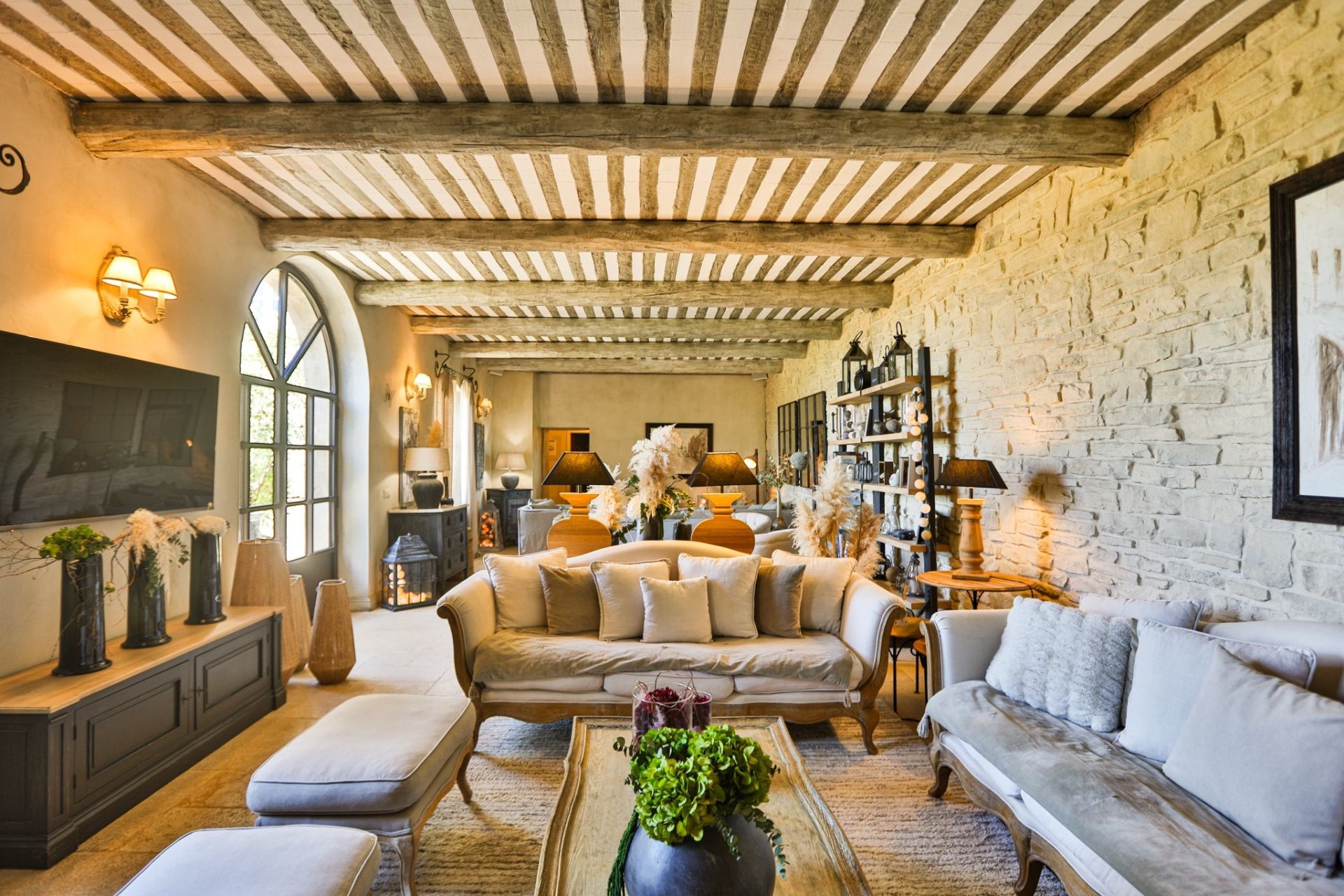 luxury house 13 Rooms for sale on LA BASTIDE DES JOURDANS (84240)