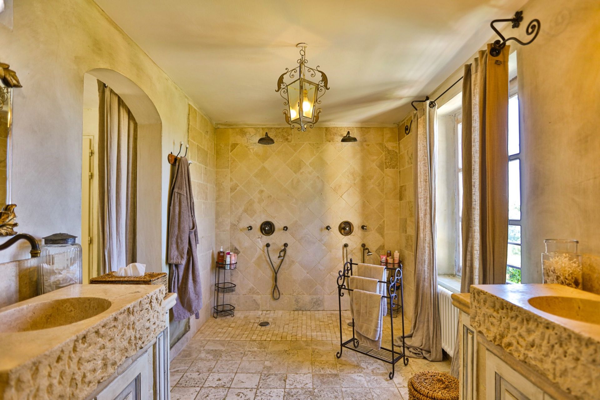 luxury house 13 Rooms for sale on LA BASTIDE DES JOURDANS (84240)
