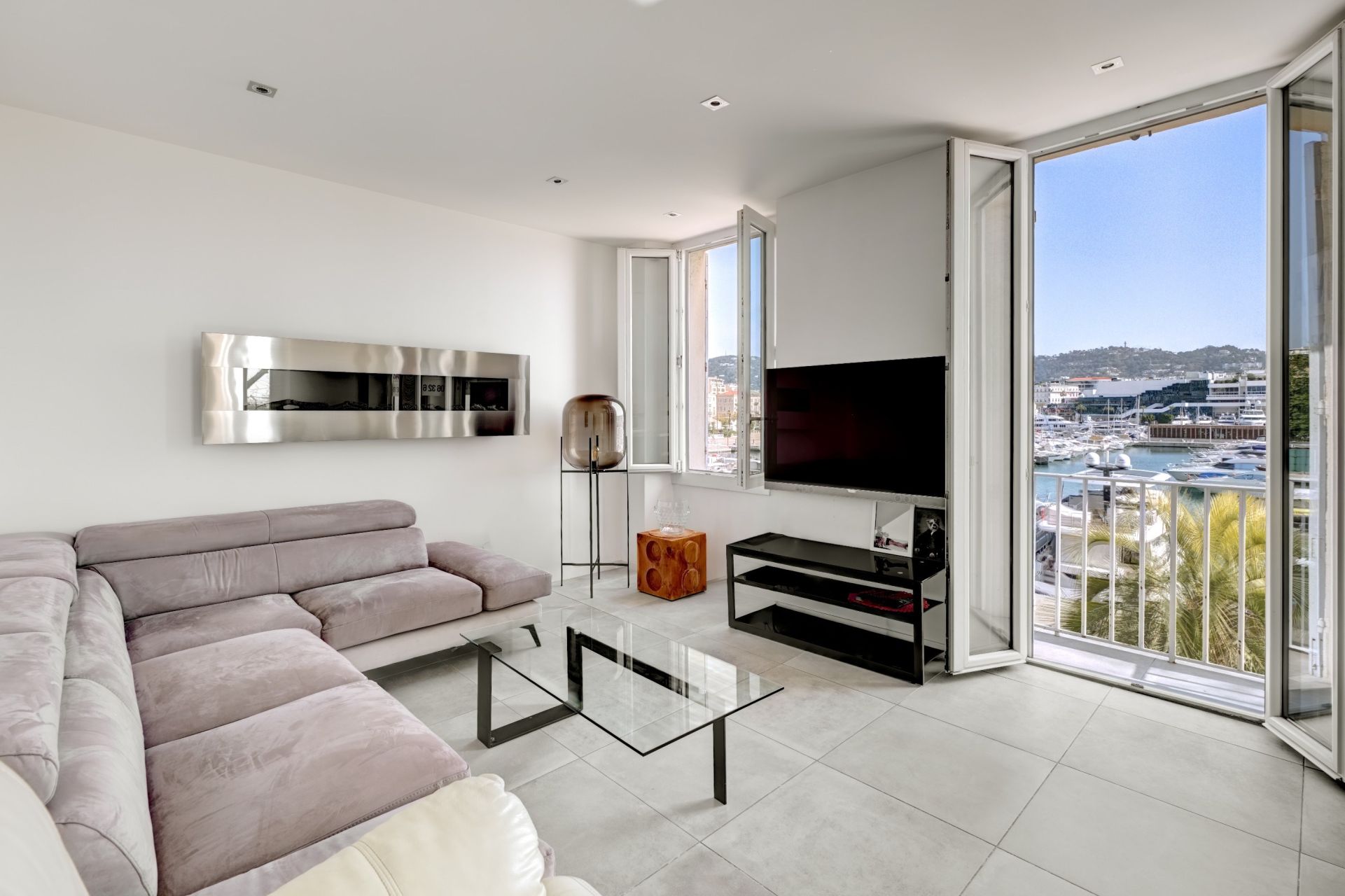 luxury apartment 3 Rooms for sale on CANNES (06400)