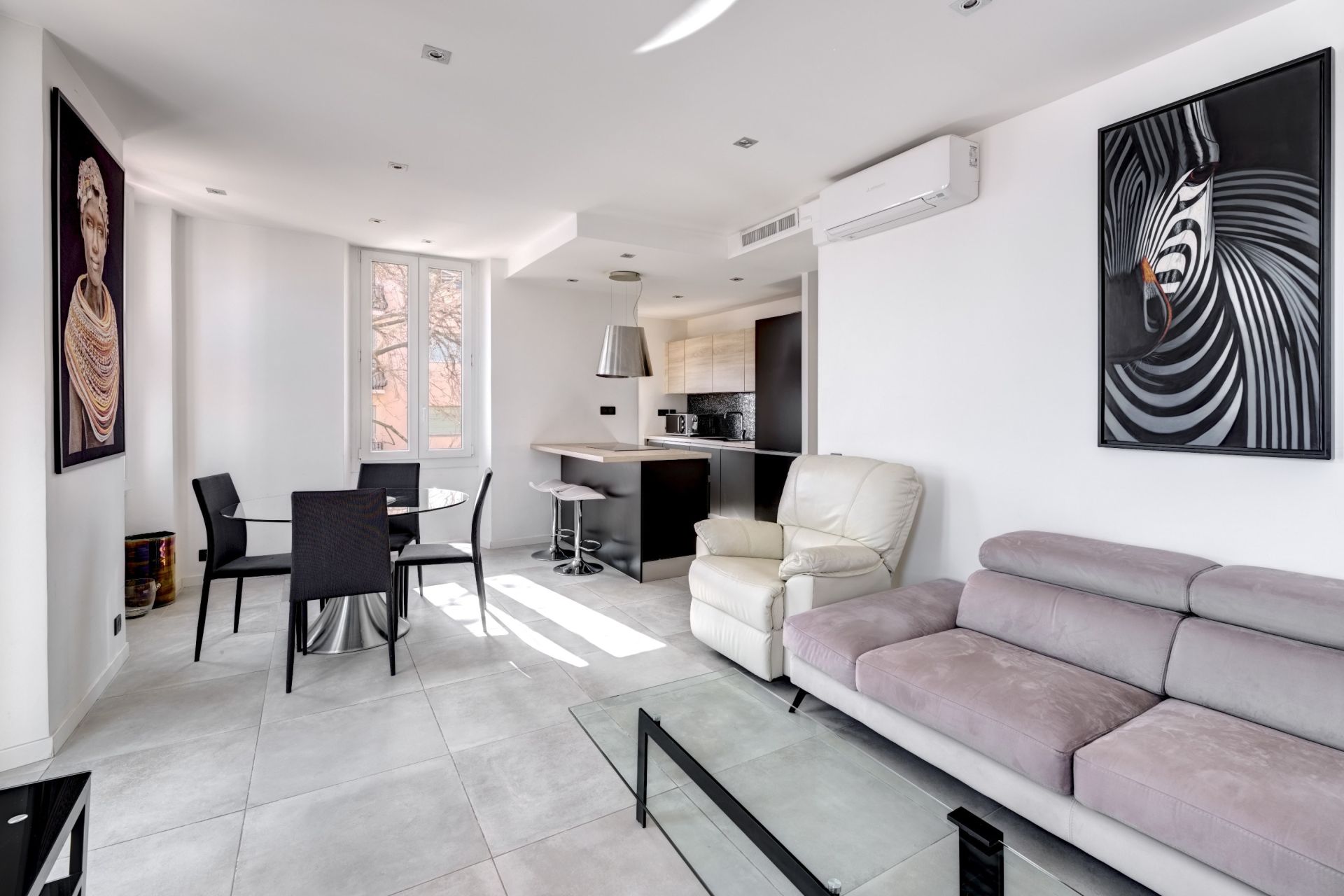luxury apartment 3 Rooms for sale on CANNES (06400)