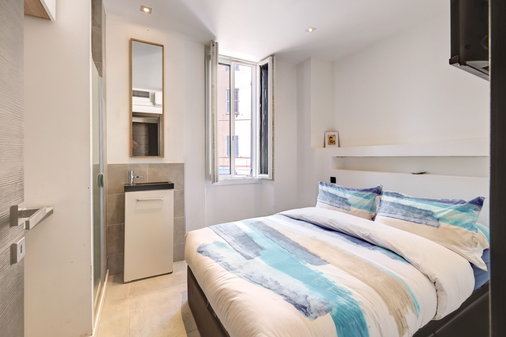 luxury apartment 3 Rooms for sale on CANNES (06400)