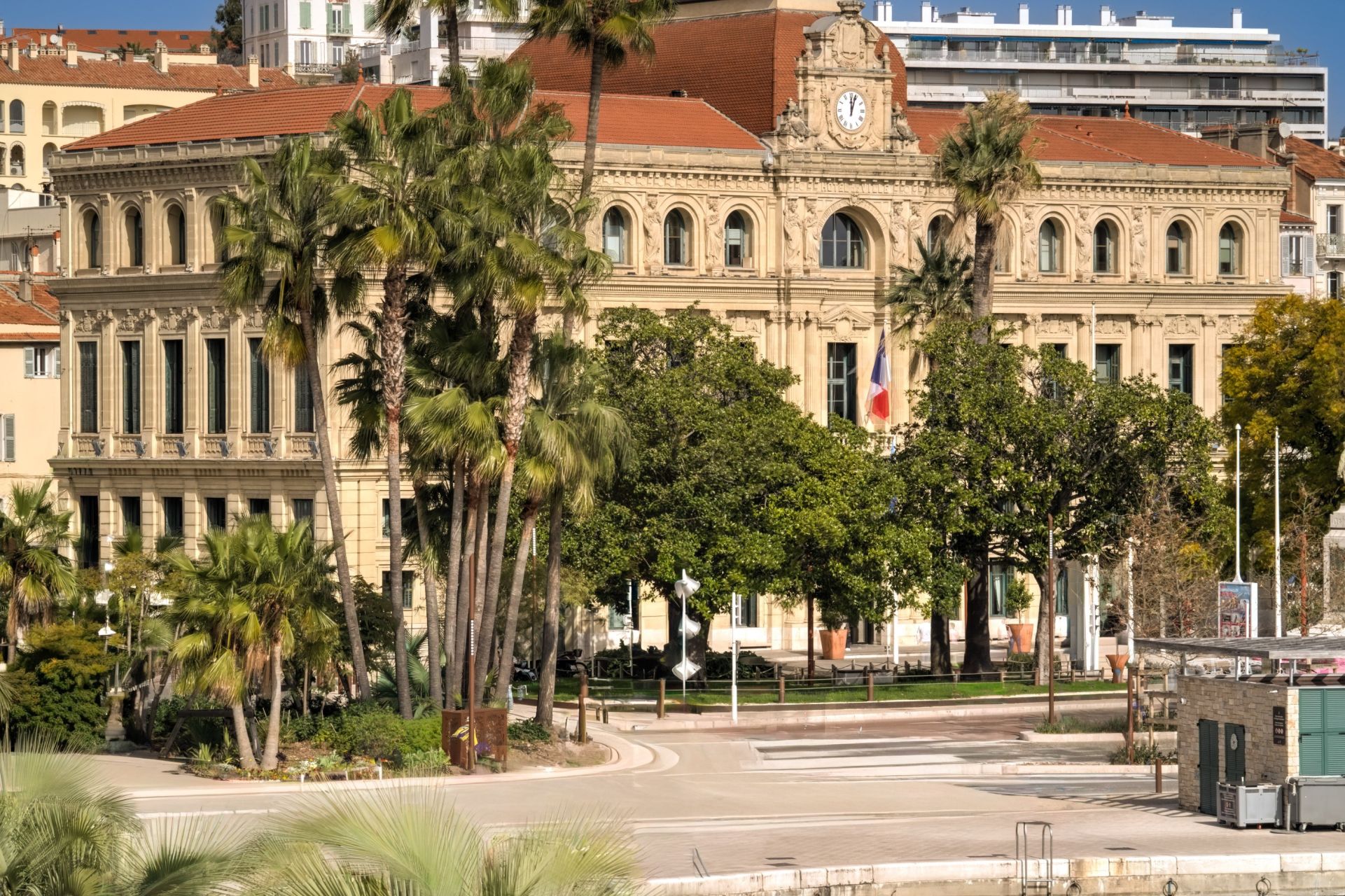 luxury apartment 3 Rooms for sale on CANNES (06400)