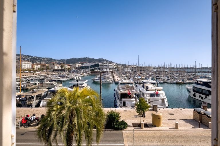luxury apartment 3 Rooms for sale on CANNES (06400)