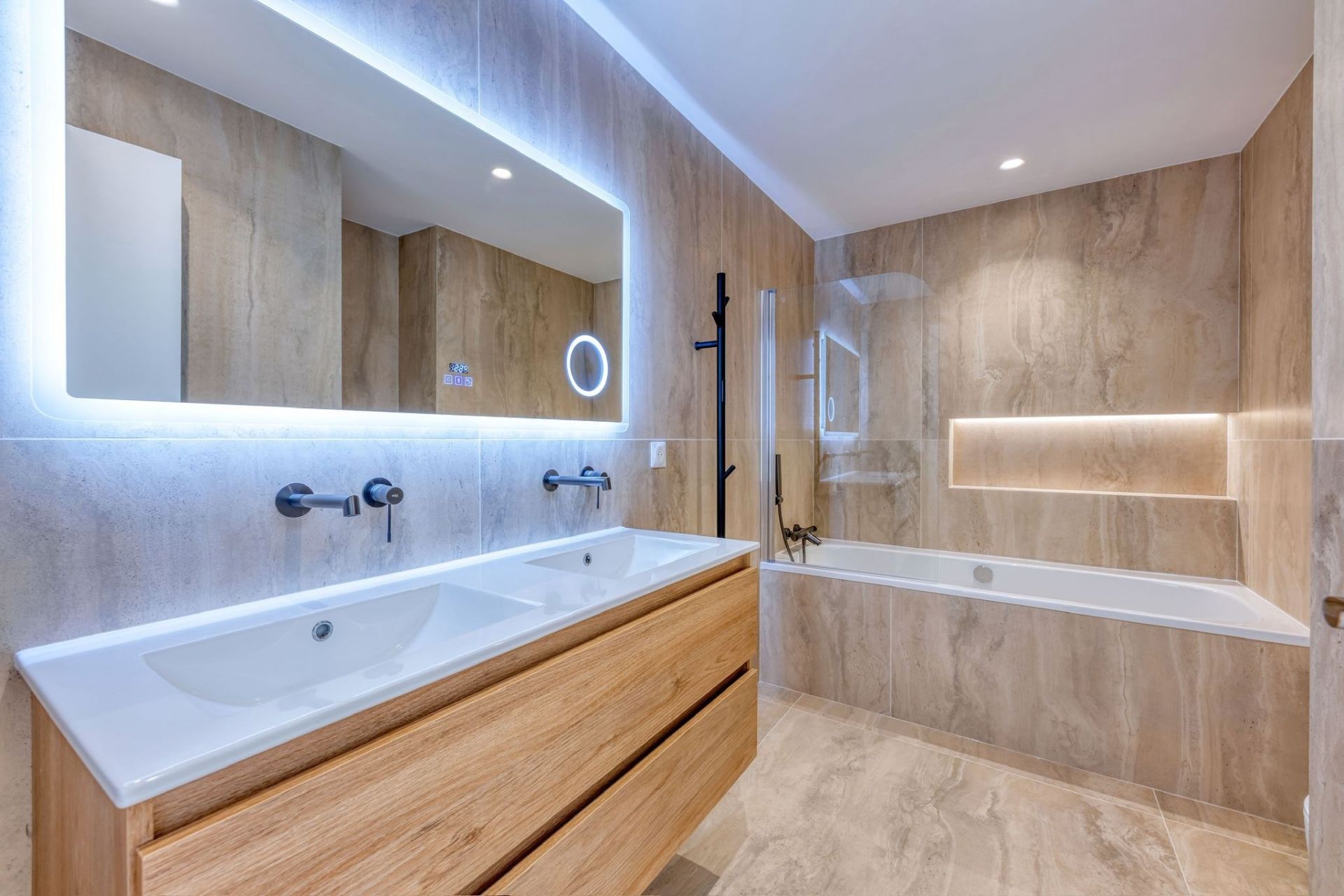 luxury apartment 3 Rooms for sale on JUAN LES PINS (06160)