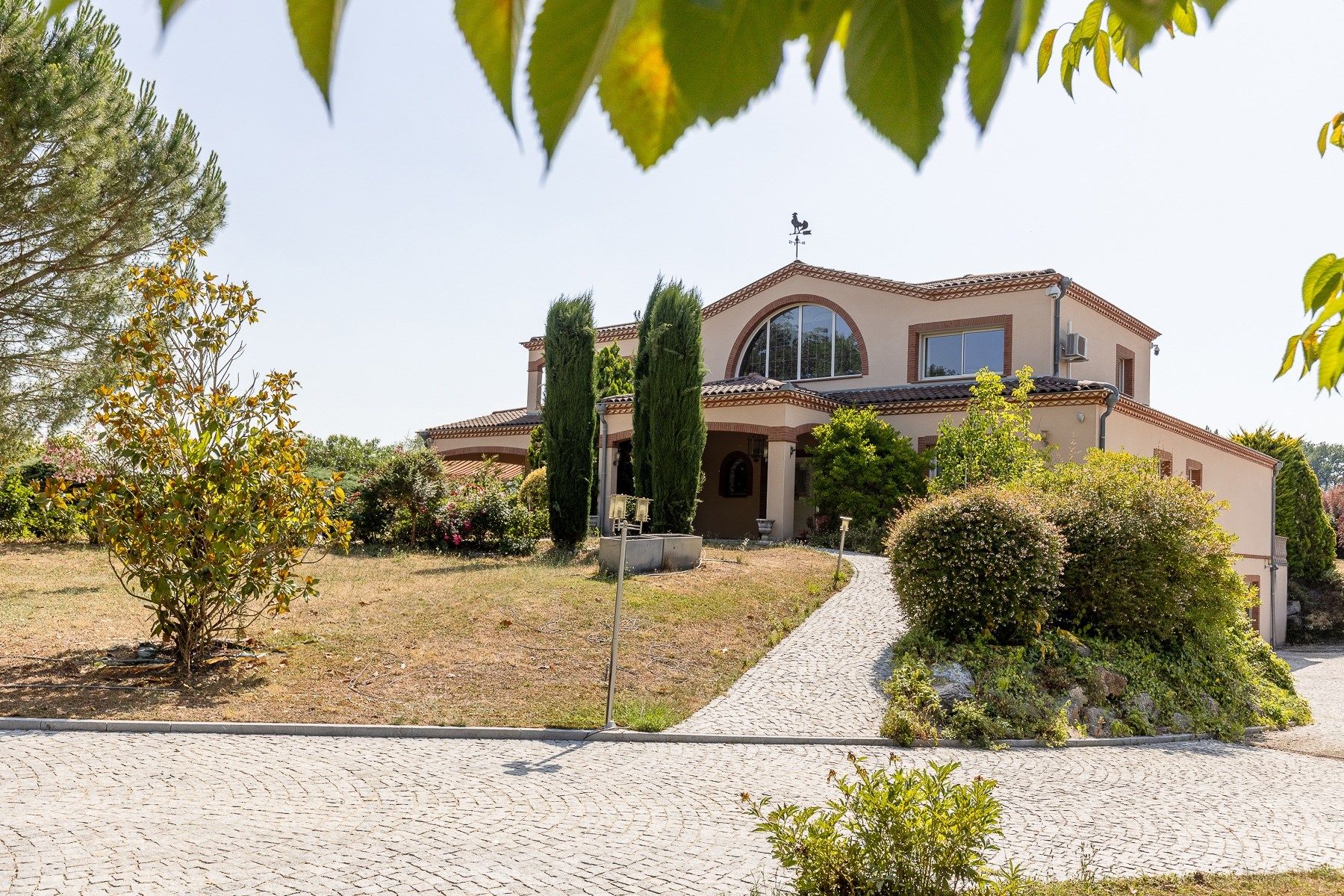 luxury house 9 Rooms for sale on LAVAUR (81500)