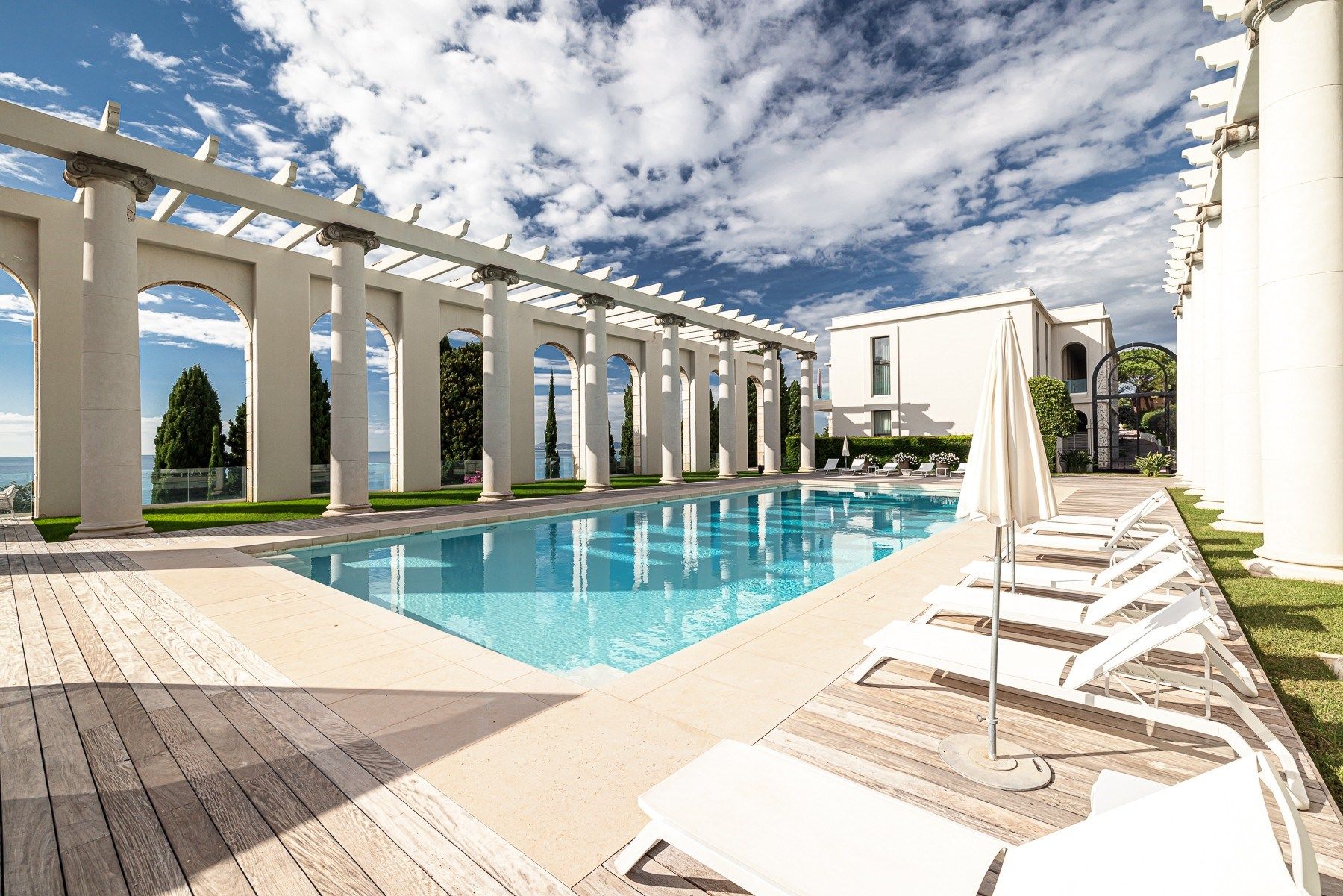 luxury apartment 4 Rooms for sale on NICE (06000)