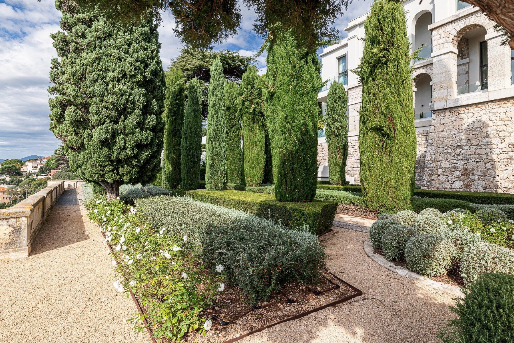 luxury apartment 4 Rooms for sale on NICE (06000)