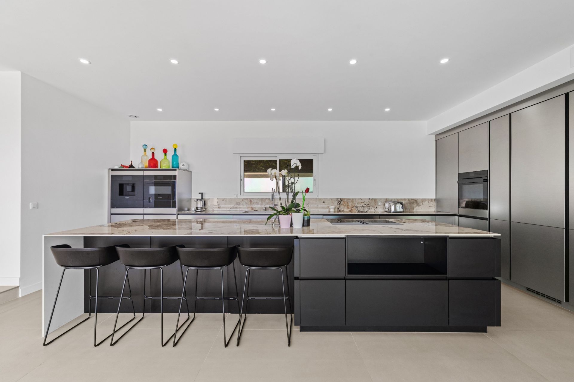 contemporary house 9 Rooms for sale on CAGNES SUR MER (06800)