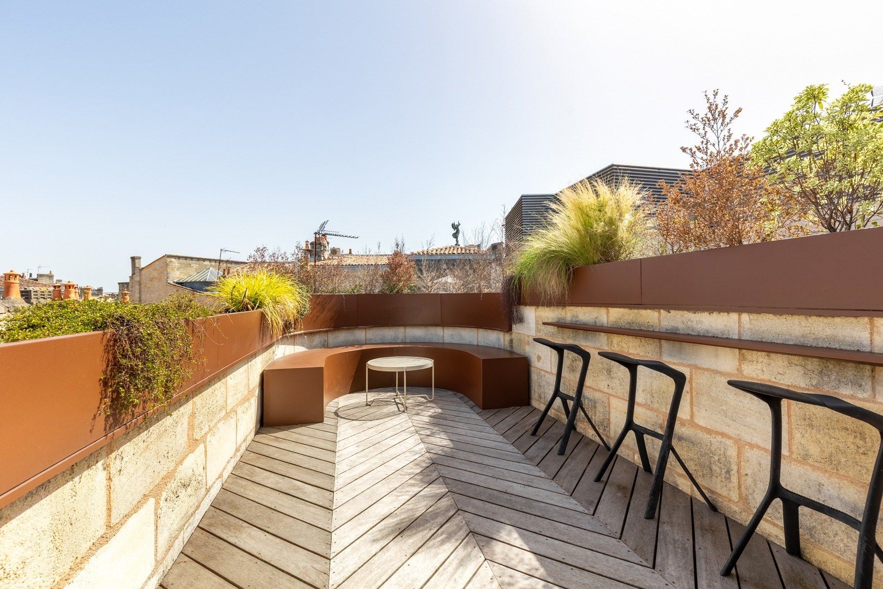 luxury apartment 4 Rooms for sale on BORDEAUX (33000)