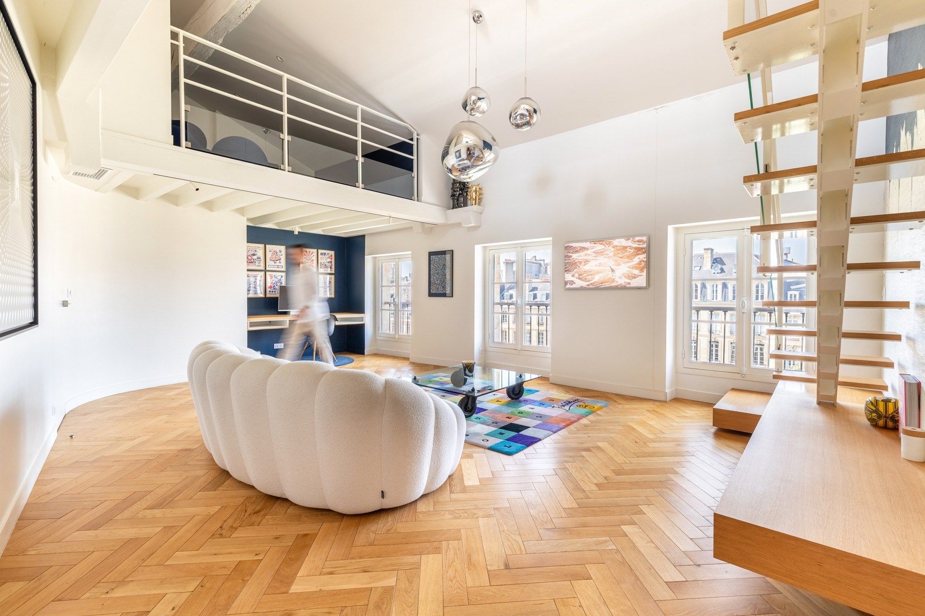 luxury apartment 4 Rooms for sale on BORDEAUX (33000)