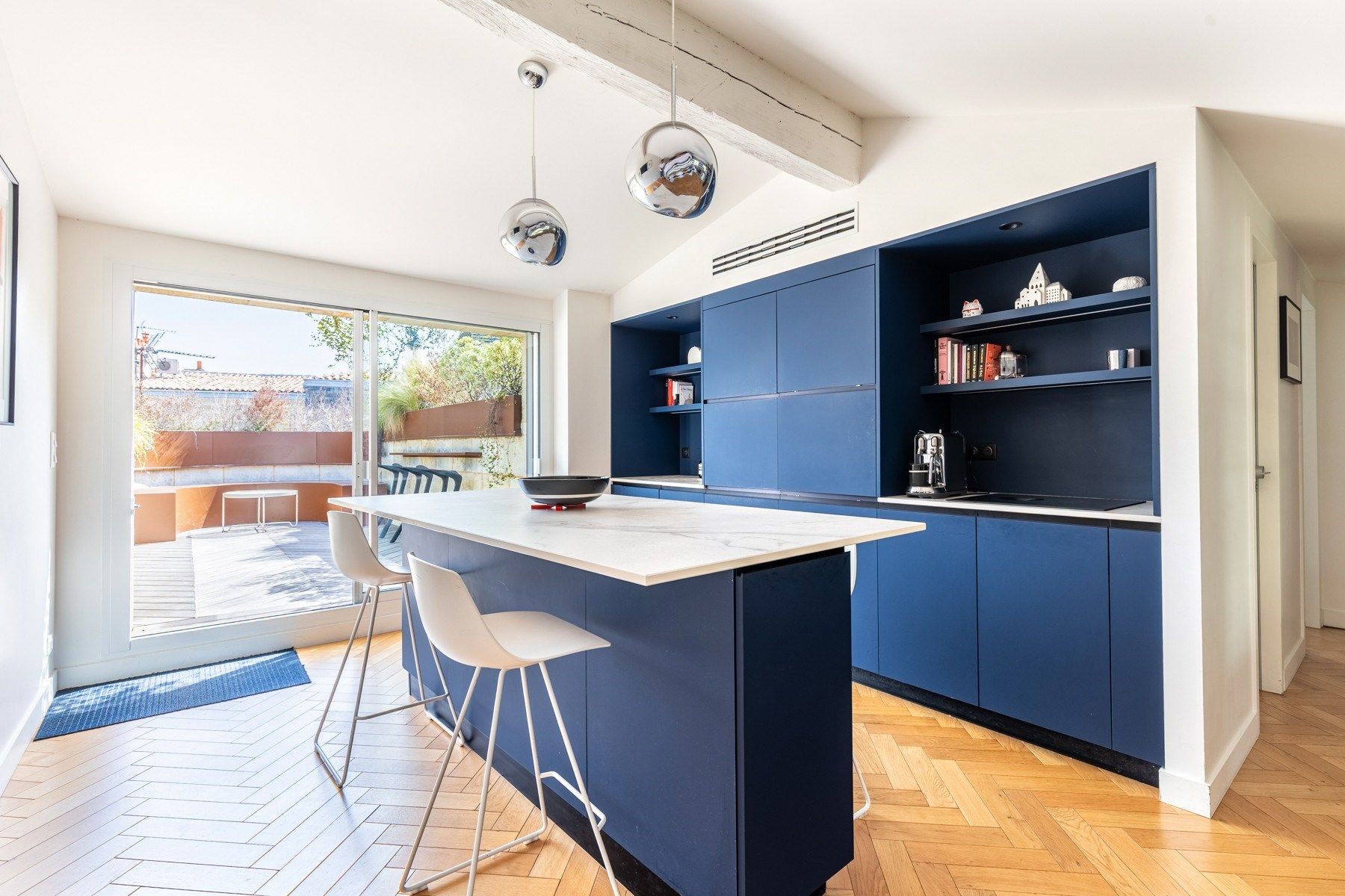 luxury apartment 4 Rooms for sale on BORDEAUX (33000)