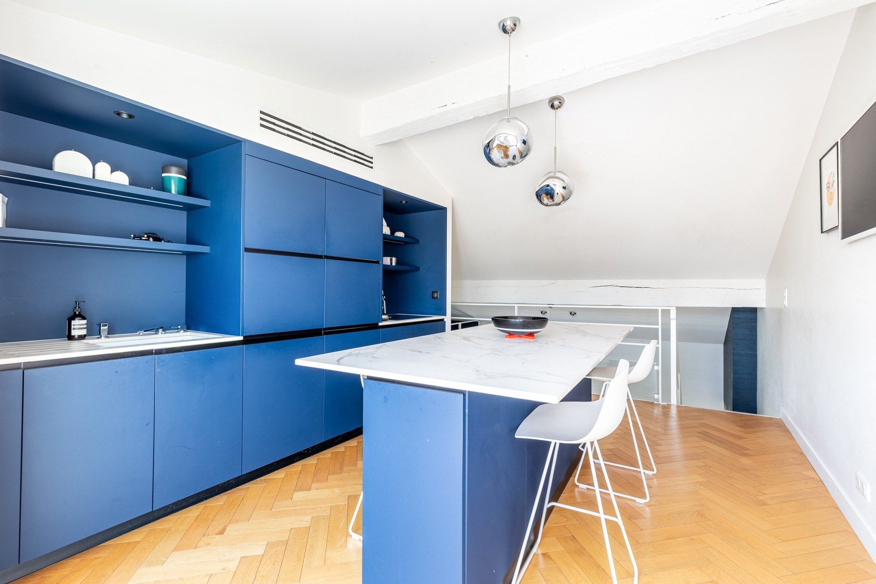 luxury apartment 4 Rooms for sale on BORDEAUX (33000)
