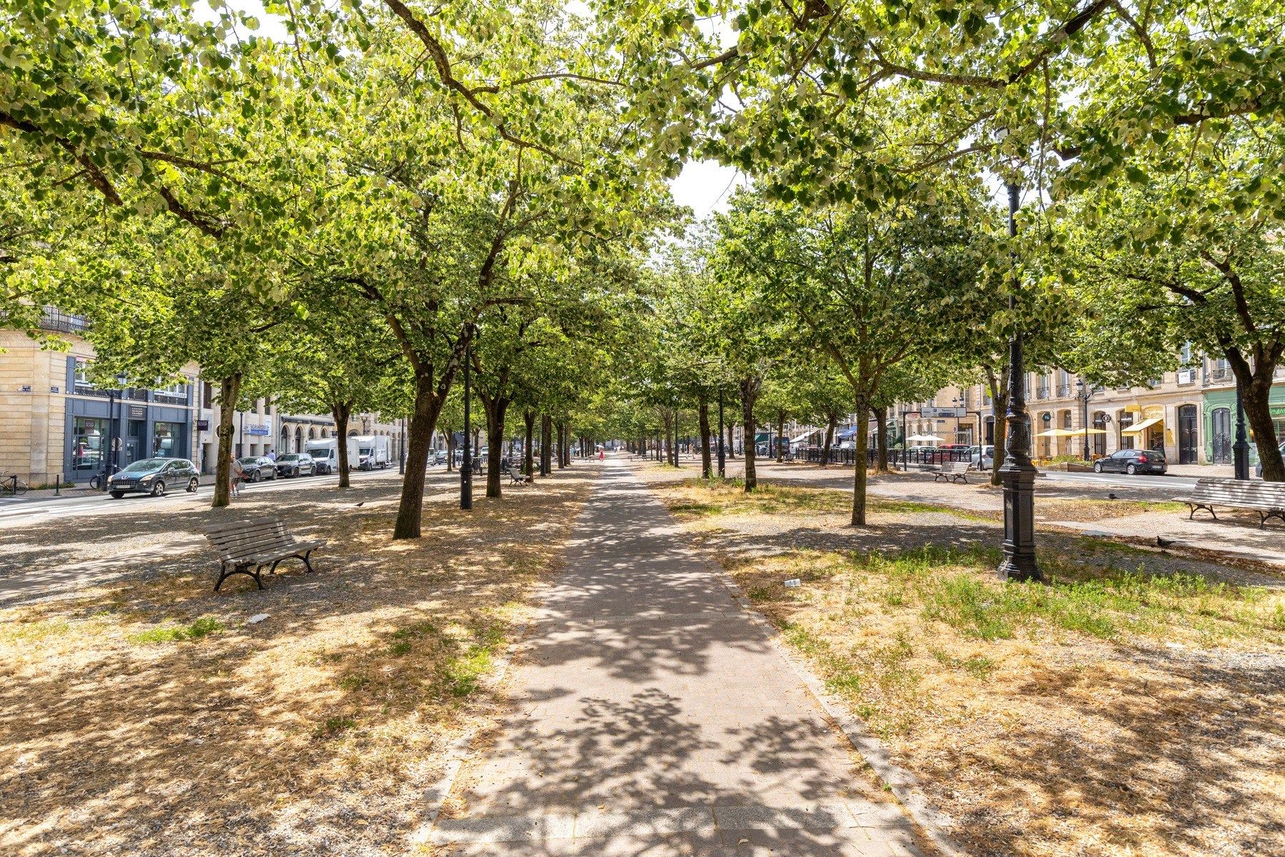 luxury apartment 4 Rooms for sale on BORDEAUX (33000)