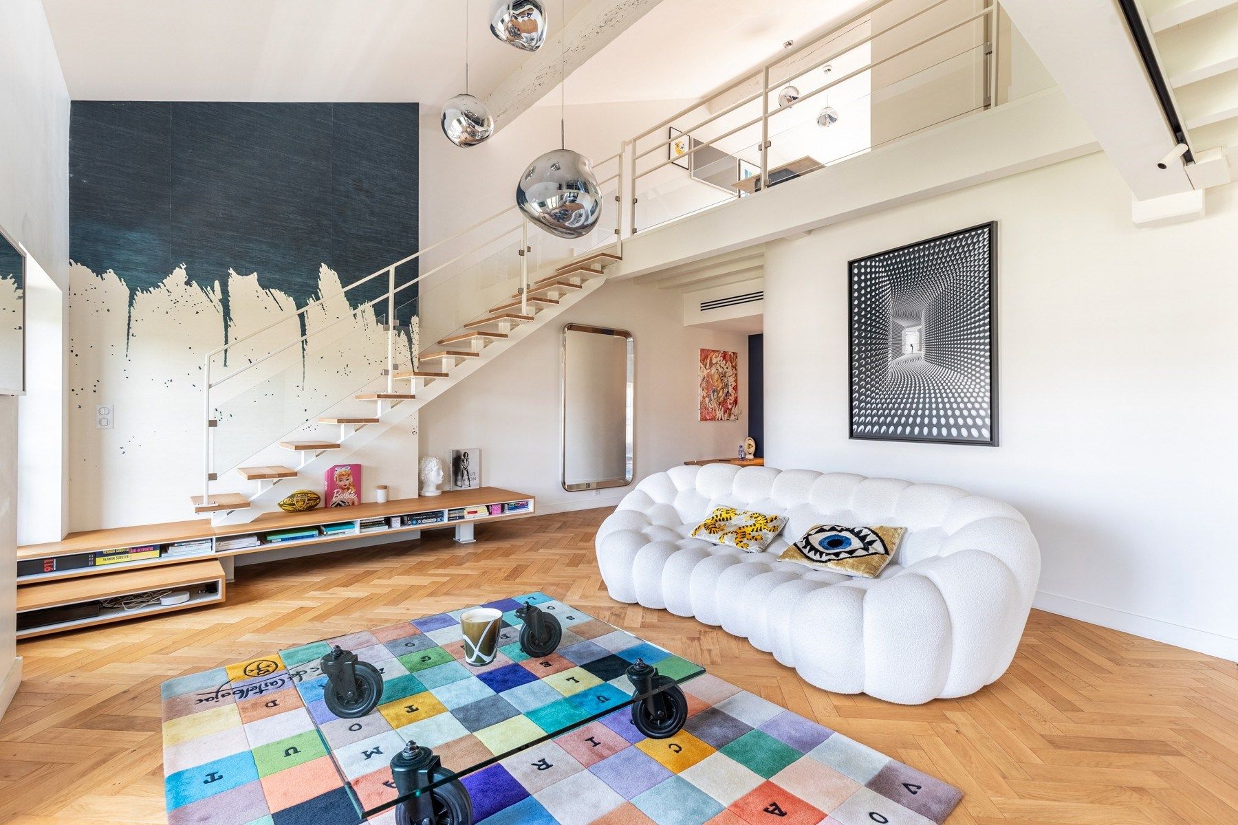luxury apartment 4 Rooms for sale on BORDEAUX (33000)