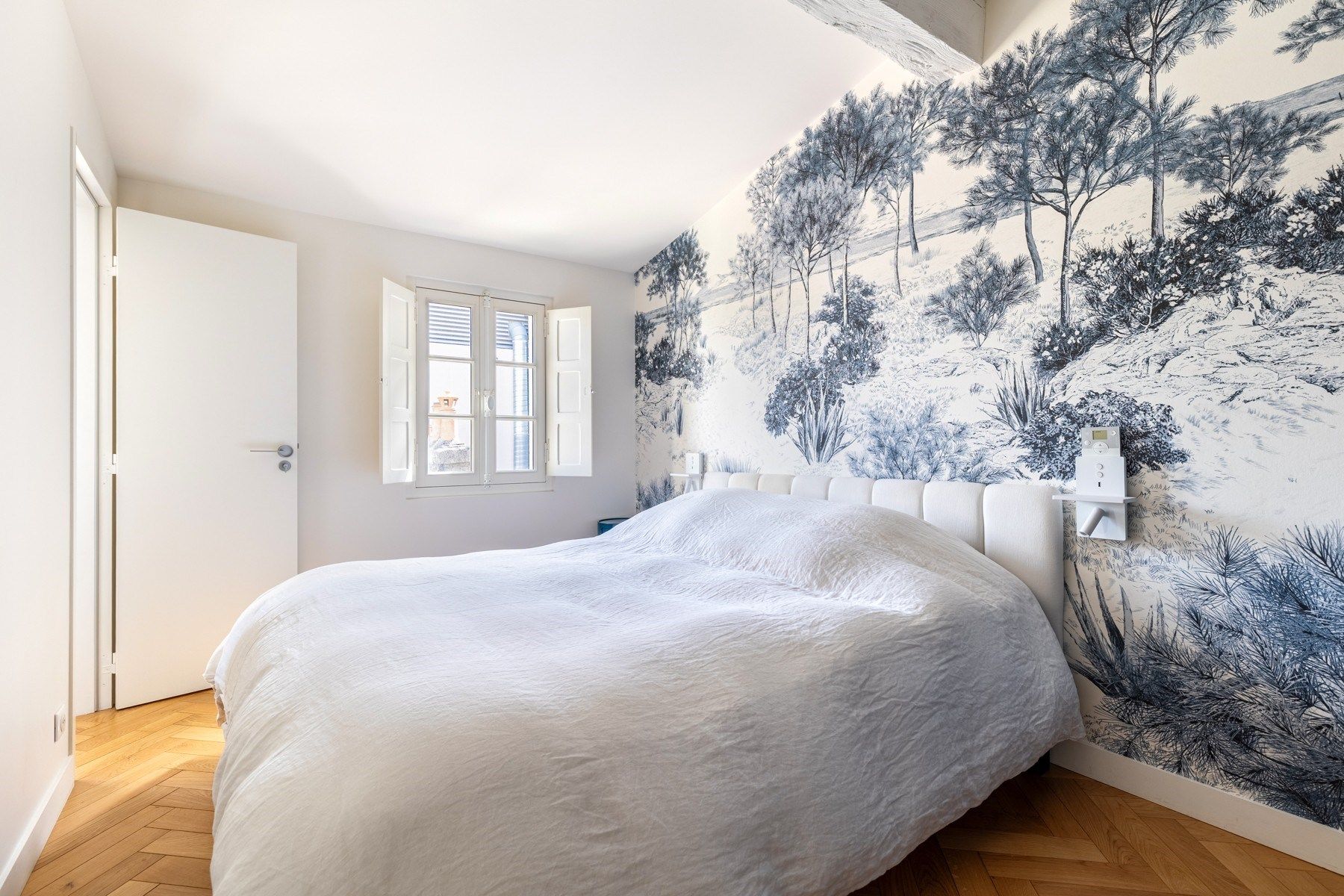 luxury apartment 4 Rooms for sale on BORDEAUX (33000)