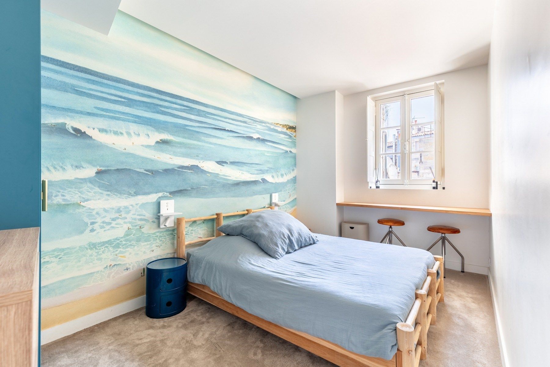 luxury apartment 4 Rooms for sale on BORDEAUX (33000)
