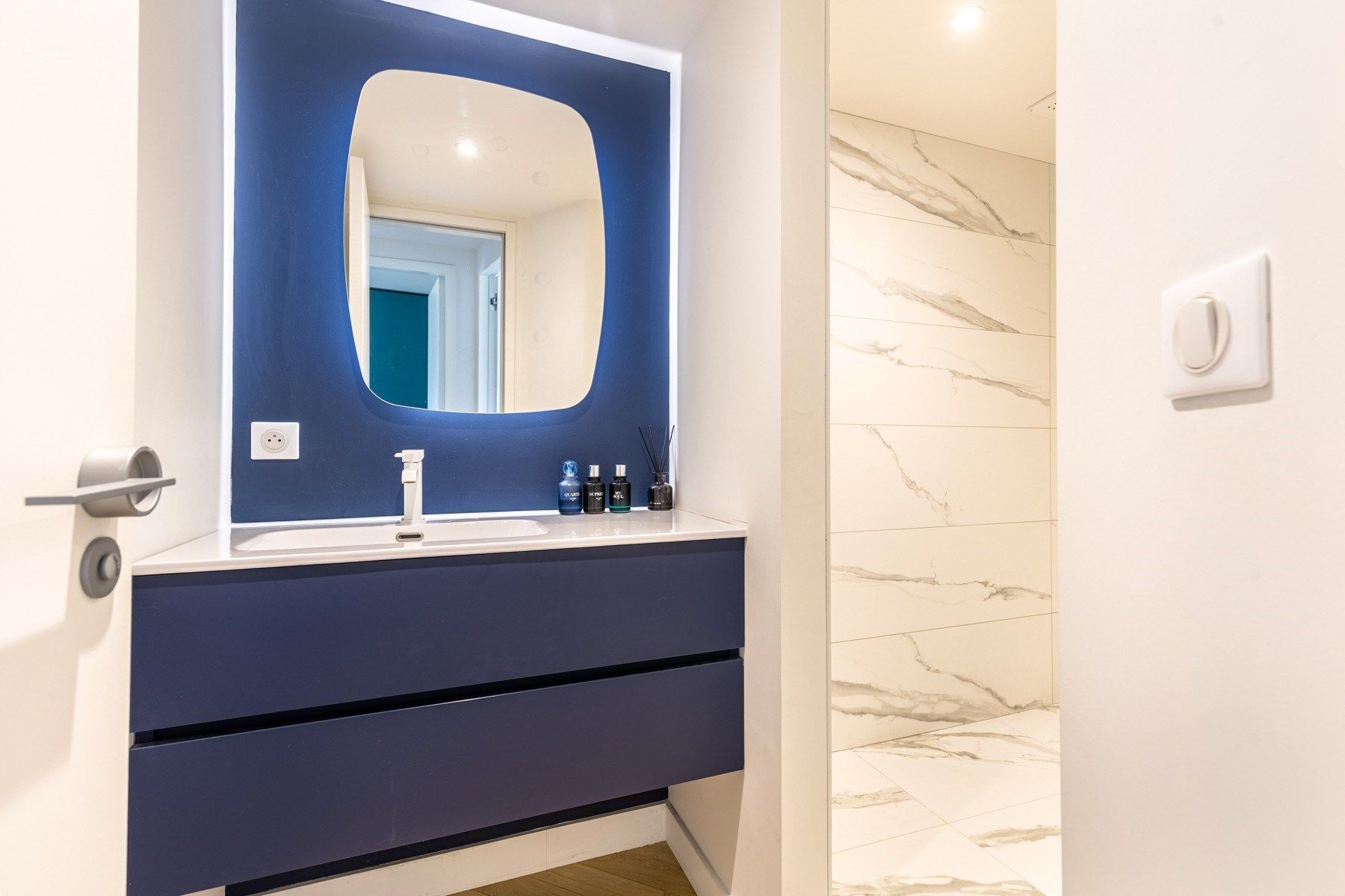 luxury apartment 4 Rooms for sale on BORDEAUX (33000)