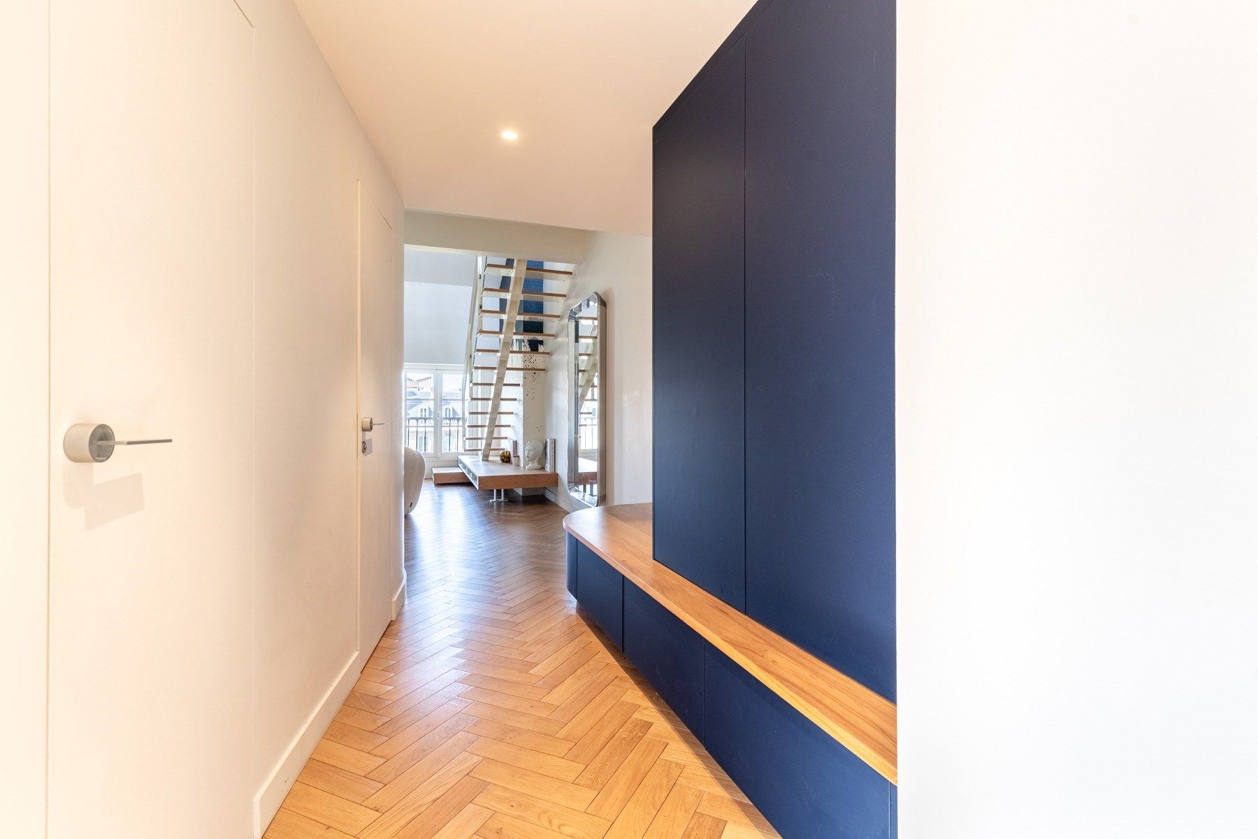 luxury apartment 4 Rooms for sale on BORDEAUX (33000)
