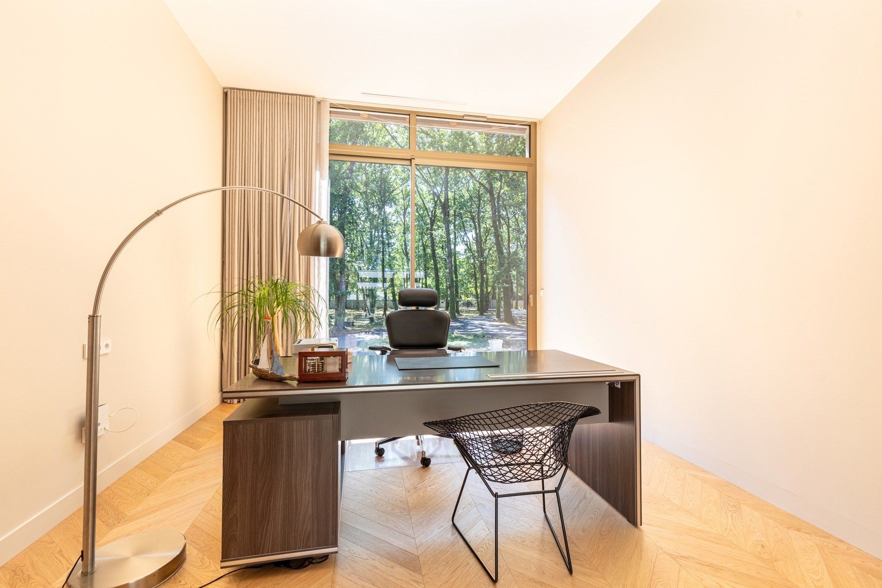 luxury house 10 Rooms for sale on BORDEAUX (33000)