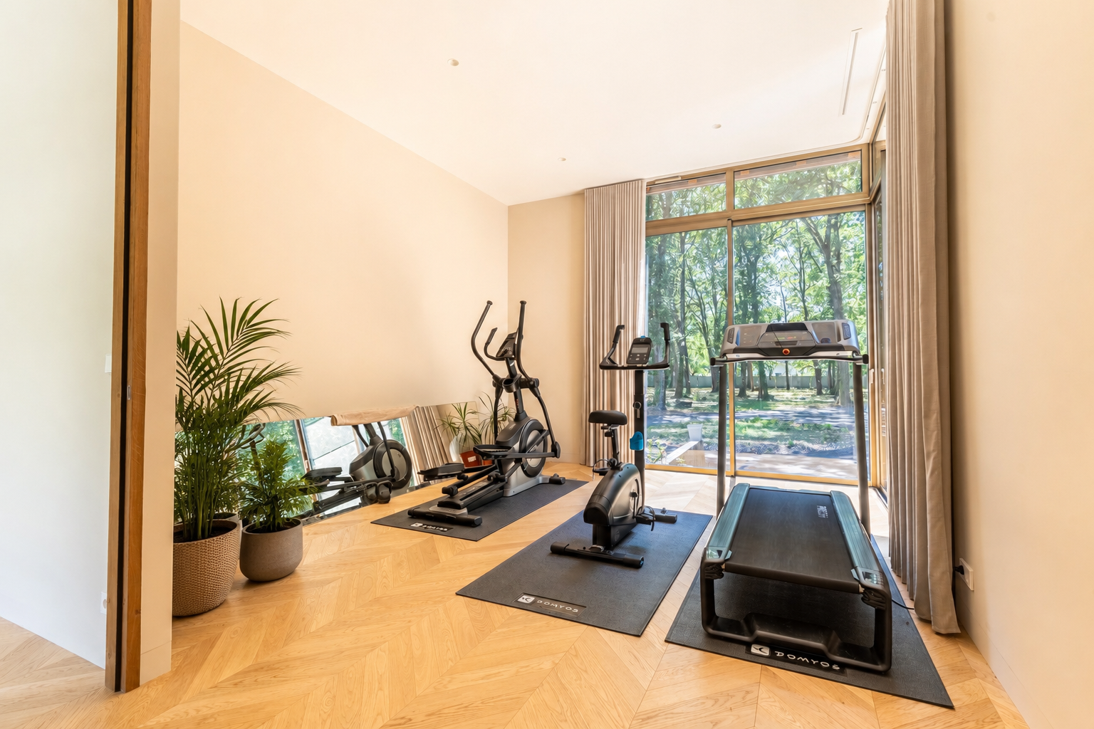 luxury house 10 Rooms for sale on BORDEAUX (33000)