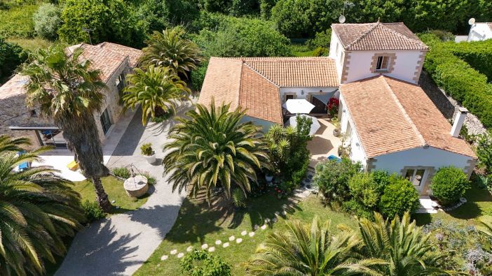Sale Luxury house Le Château-d'Oléron 11&nbsp;Rooms 228&nbsp;m²