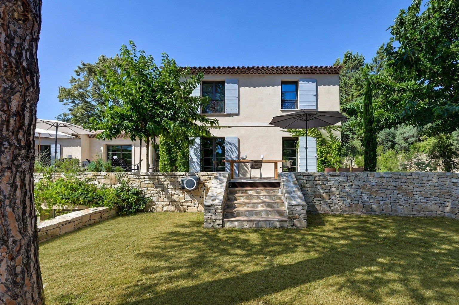 luxury house 7 Rooms for sale on AIX EN PROVENCE (13100)