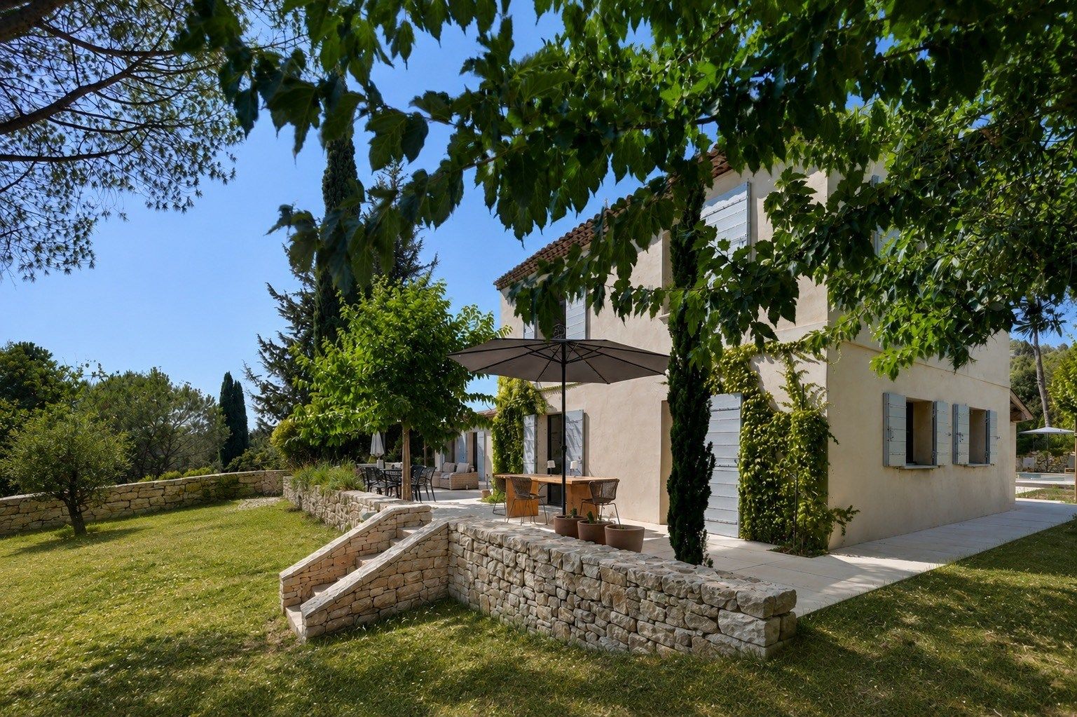 luxury house 7 Rooms for sale on AIX EN PROVENCE (13100)