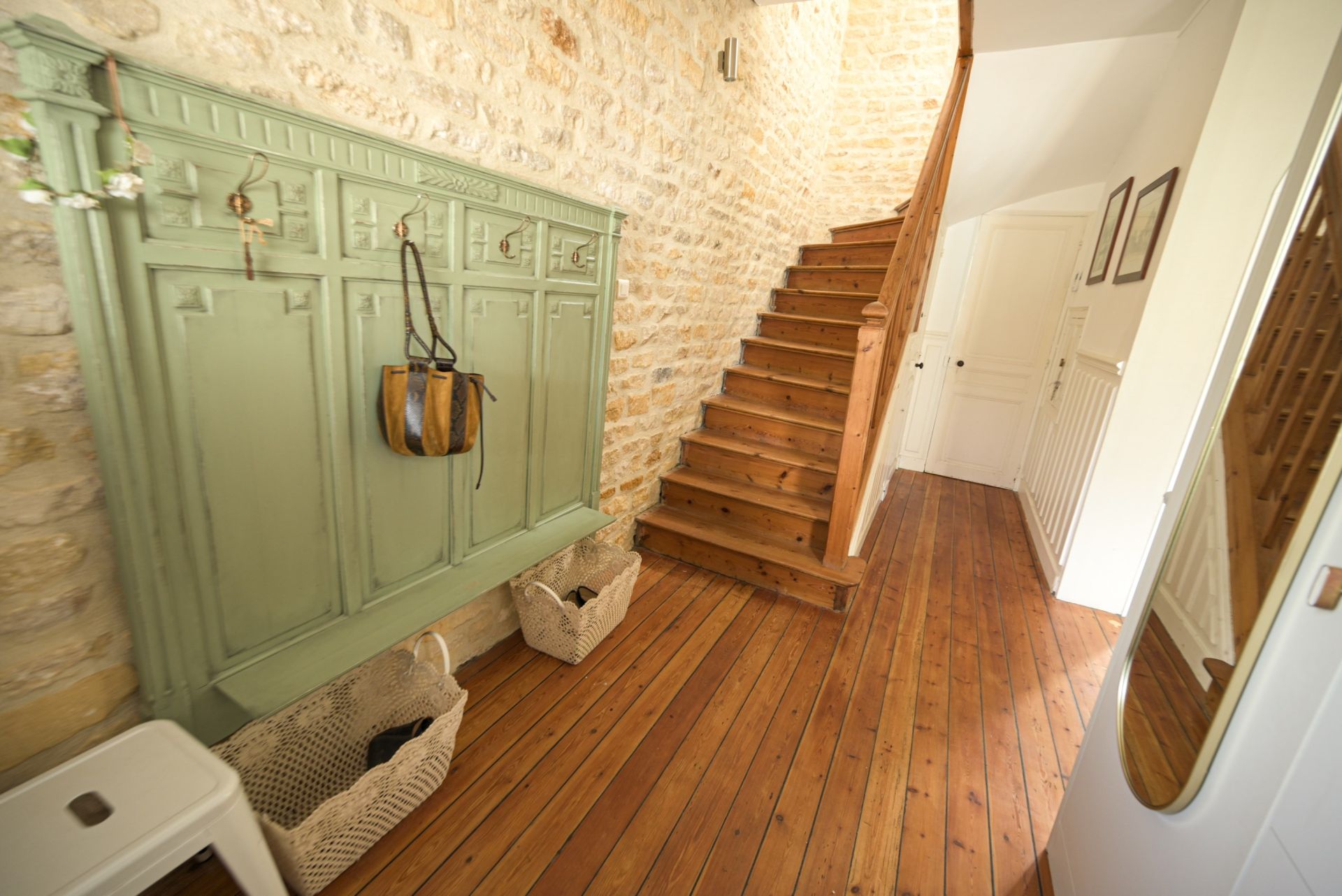 luxury house 7 Rooms for sale on BERNIERES SUR MER (14990)