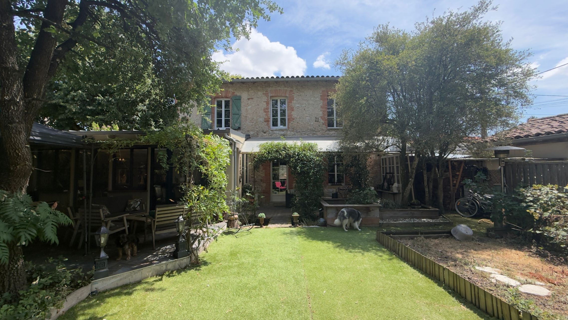 luxury house 6 Rooms for sale on LAVAUR (81500)