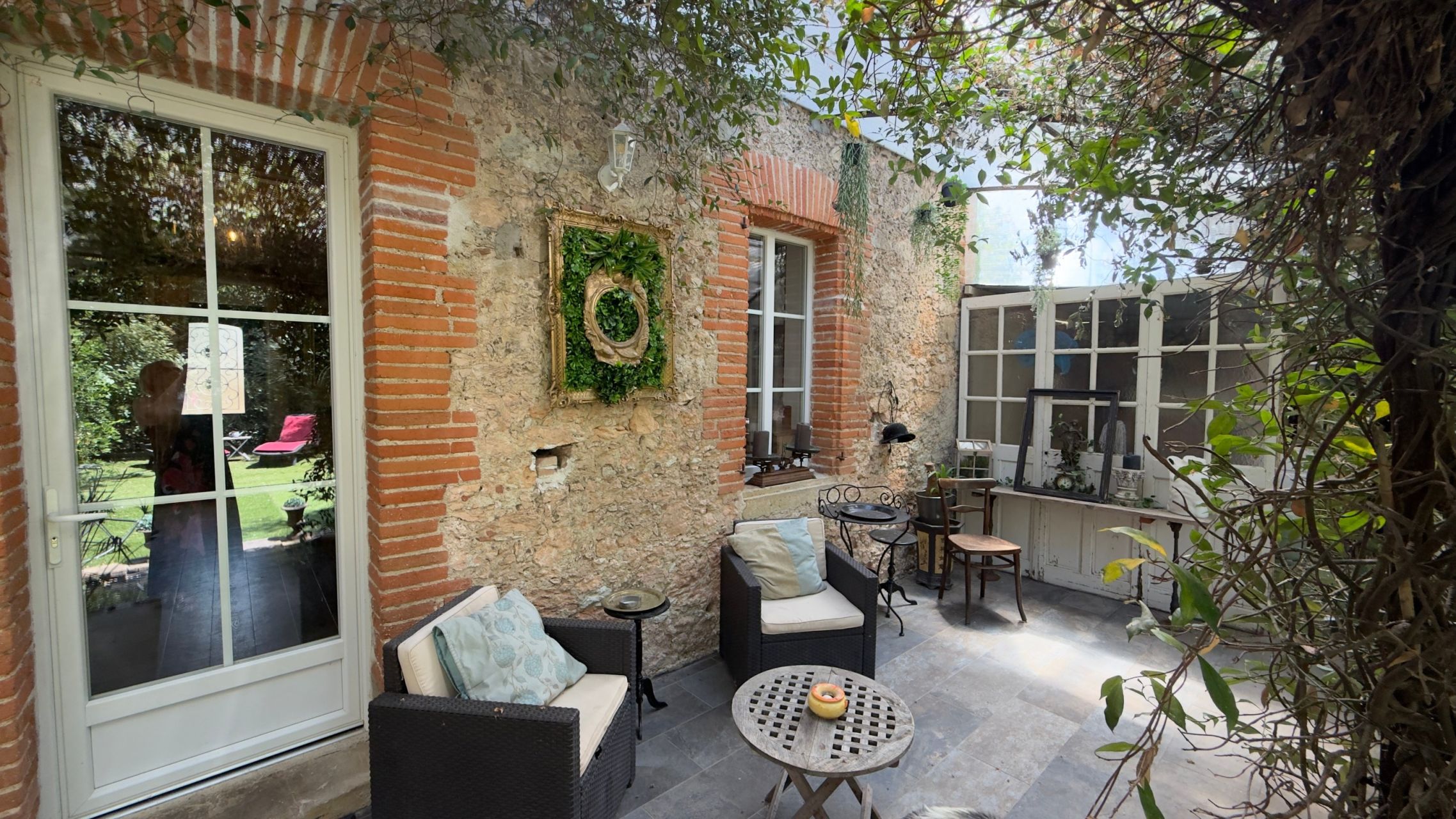 luxury house 6 Rooms for sale on LAVAUR (81500)