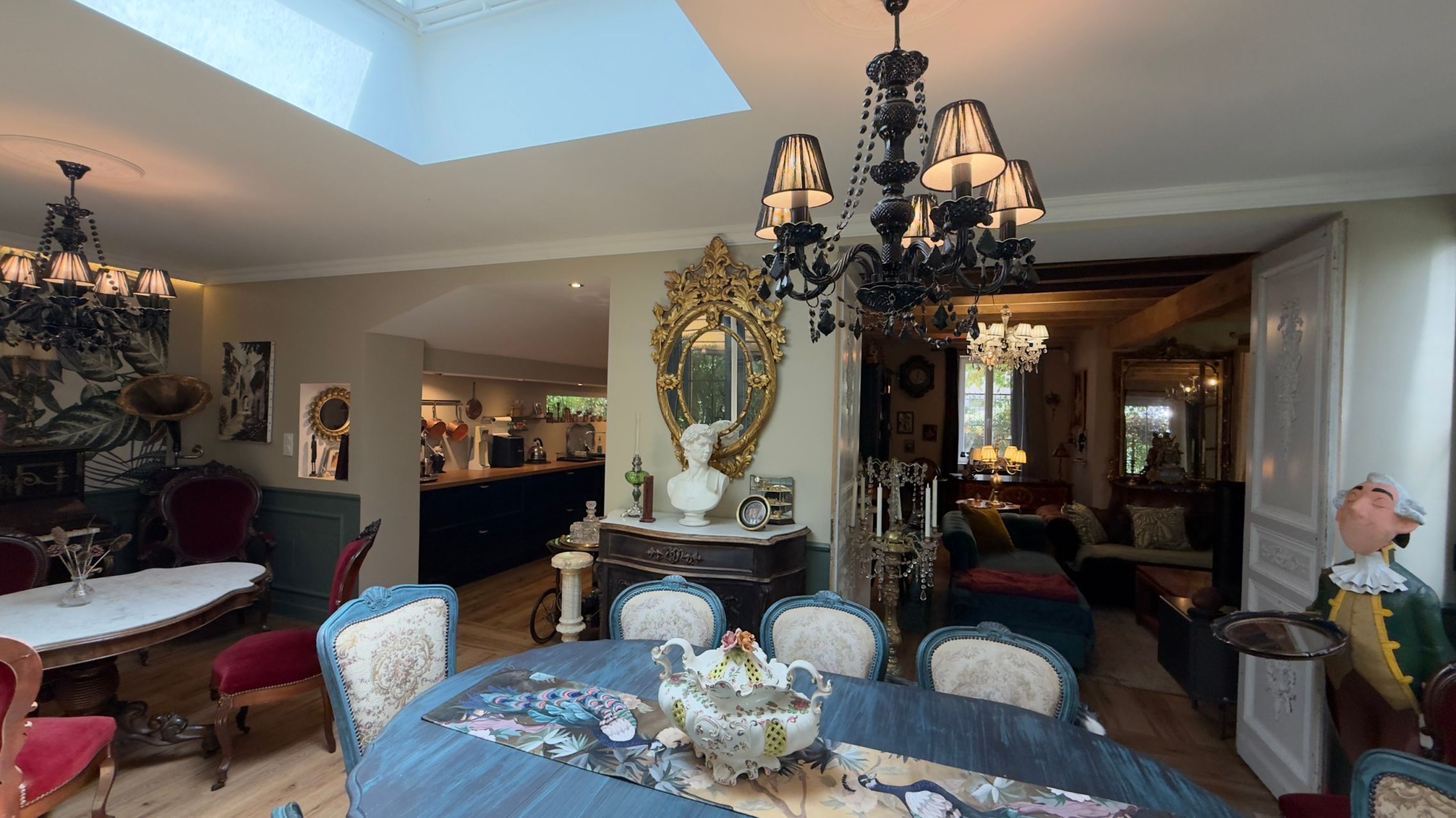luxury house 6 Rooms for sale on LAVAUR (81500)