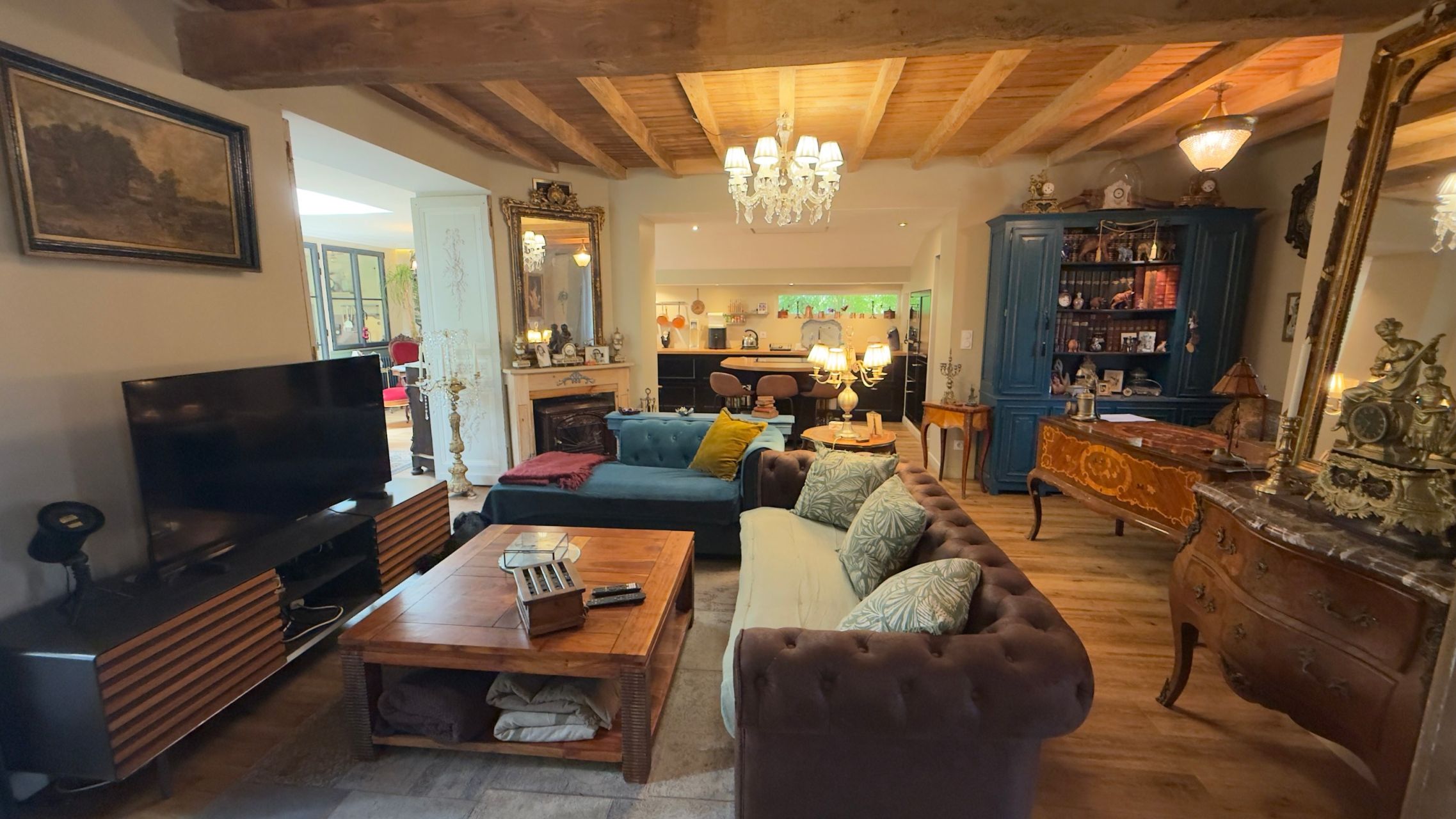 luxury house 6 Rooms for sale on LAVAUR (81500)