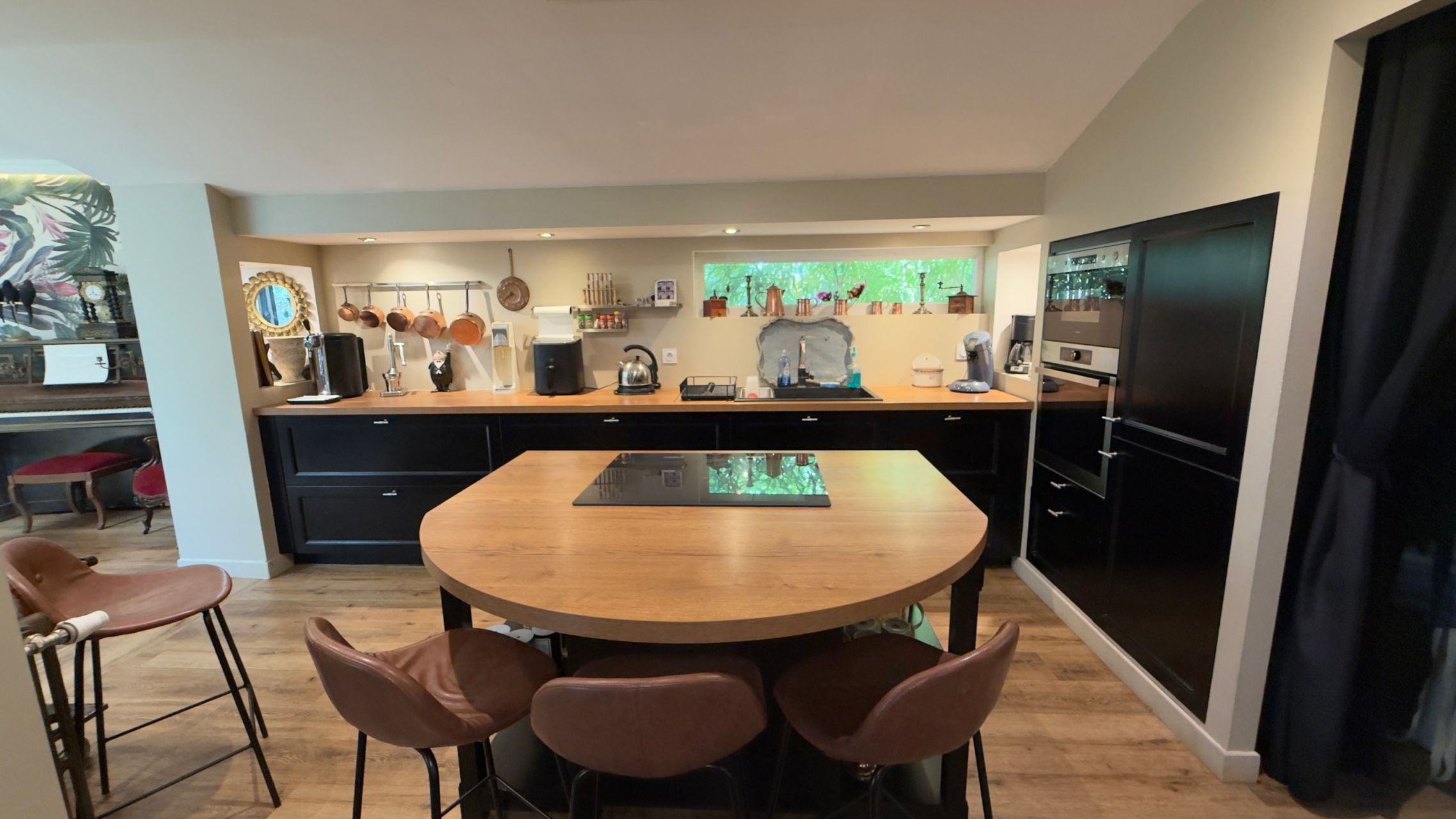 luxury house 6 Rooms for sale on LAVAUR (81500)