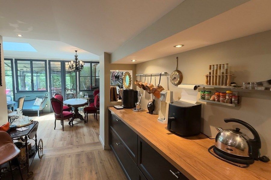 luxury house 6 Rooms for sale on LAVAUR (81500)