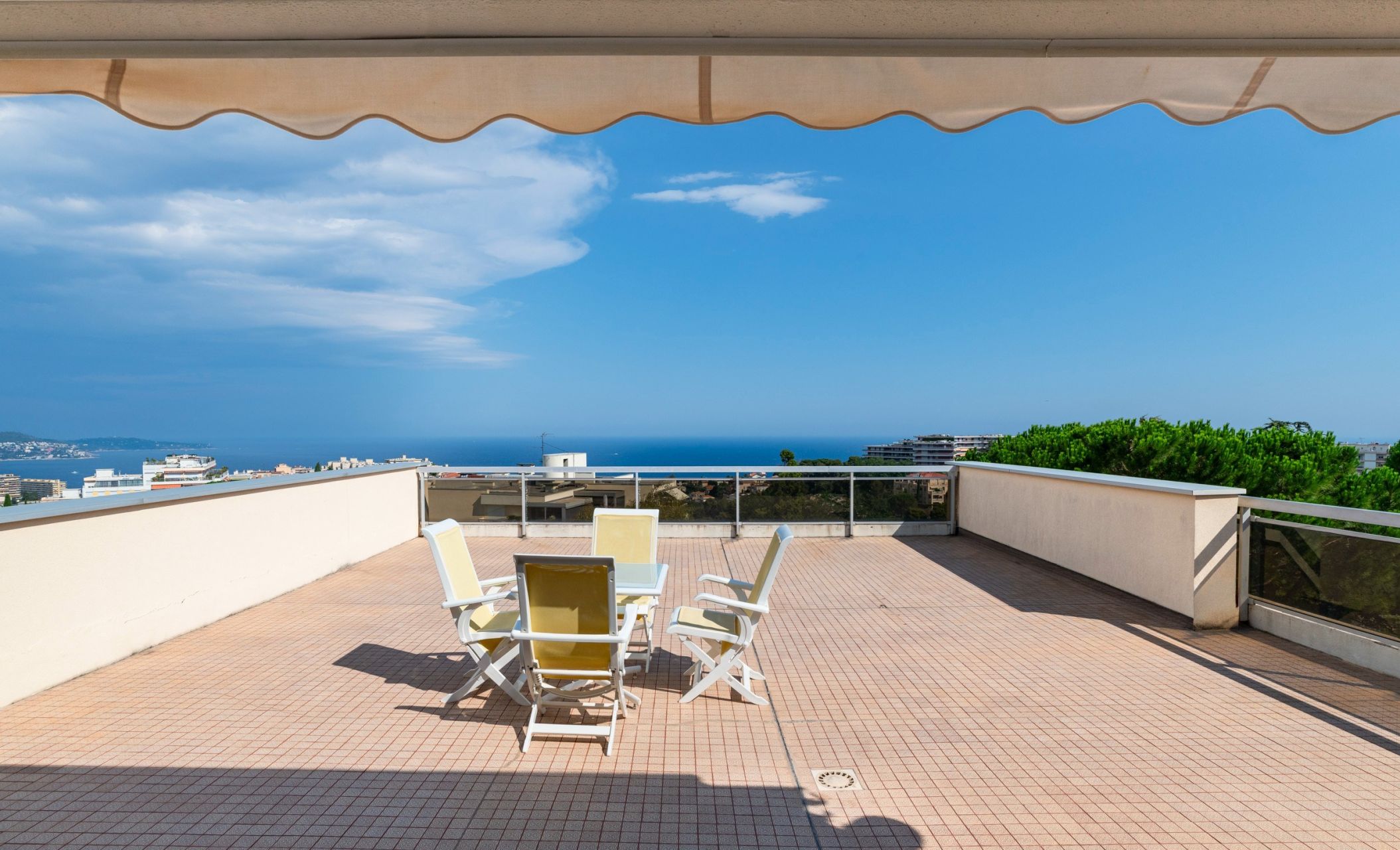 luxury apartment 3 Rooms for sale on NICE (06000)