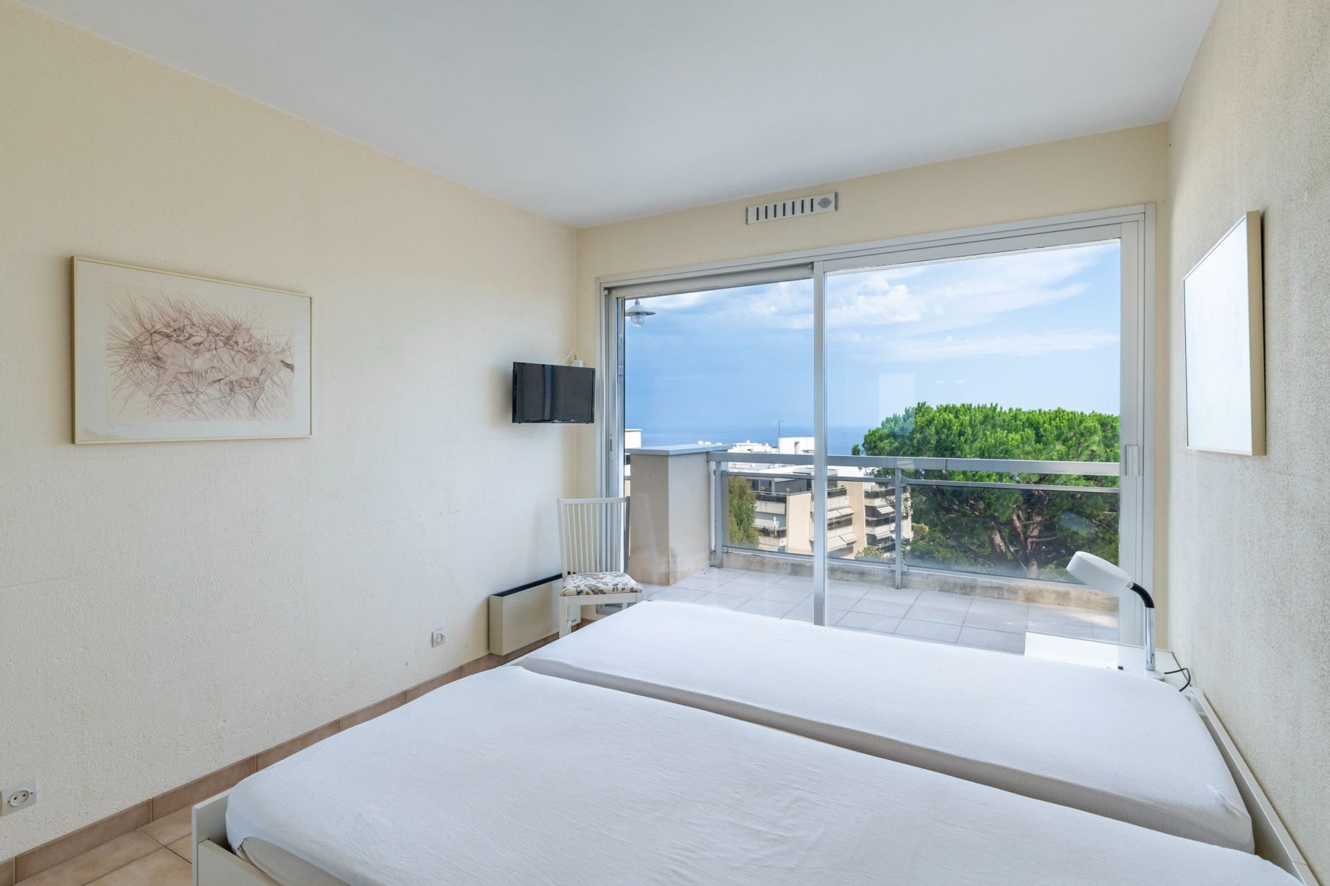luxury apartment 3 Rooms for sale on NICE (06000)