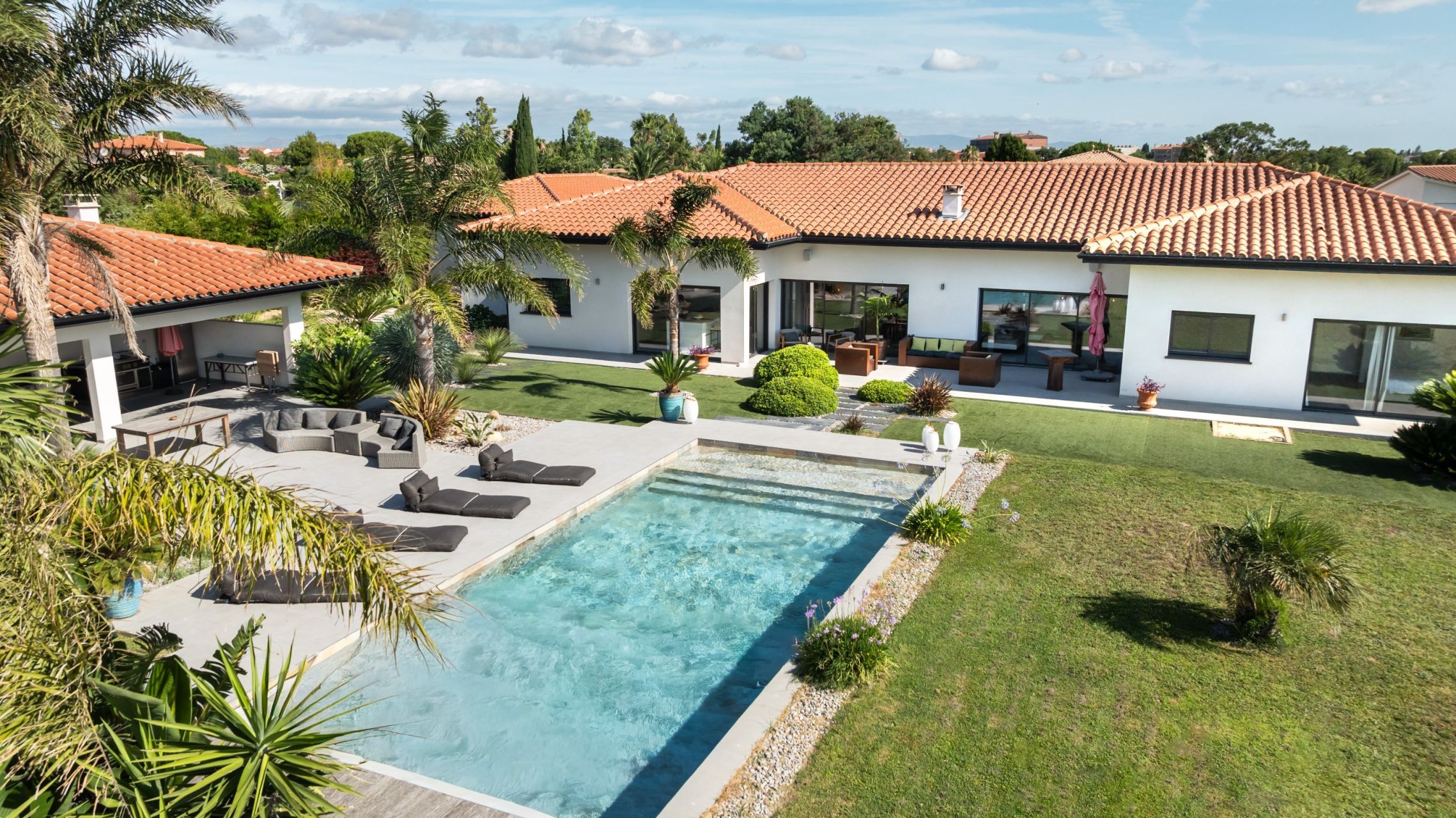 luxury house 6 Rooms for sale on PERPIGNAN (66000)